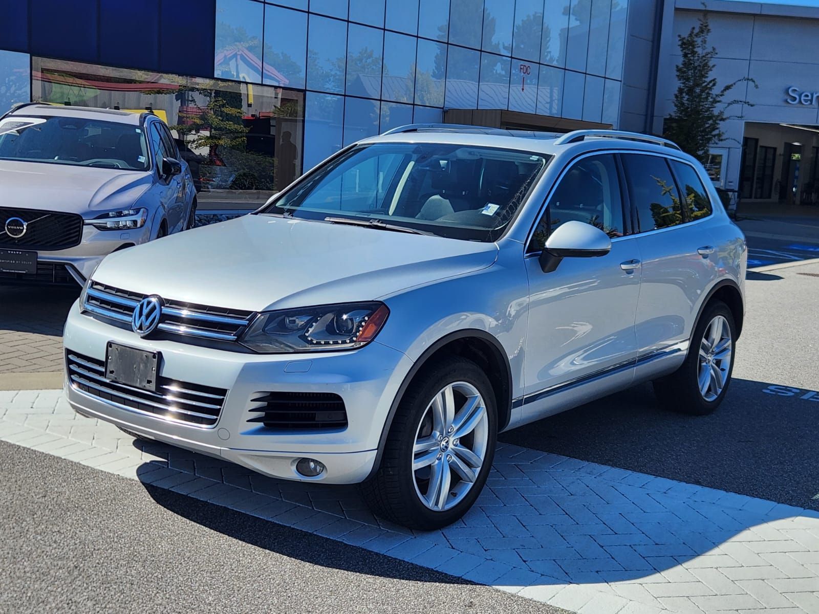 2012 Volkswagen Touareg in Richmond, British Columbia