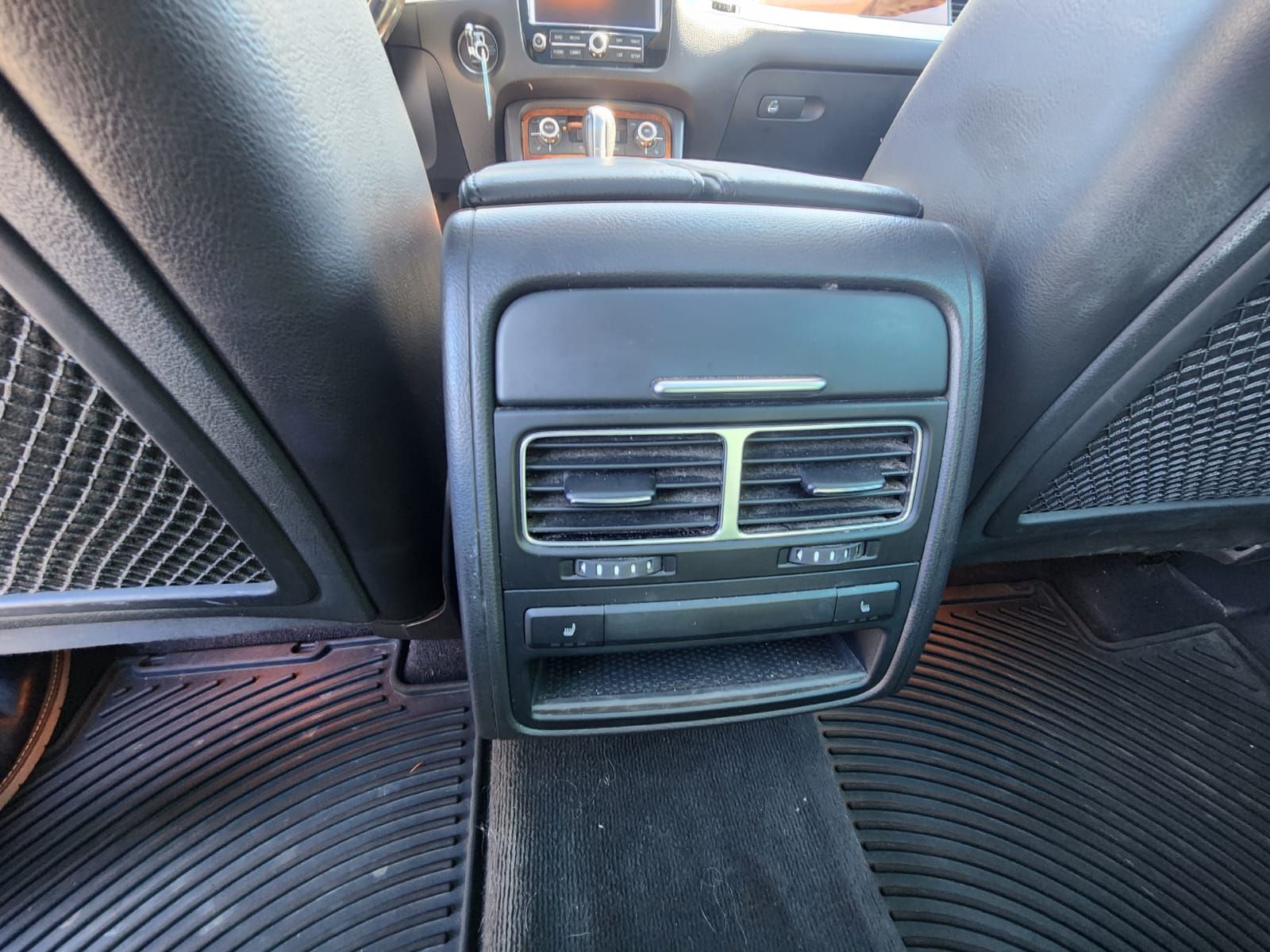 2012 Volkswagen Touareg in Richmond, British Columbia