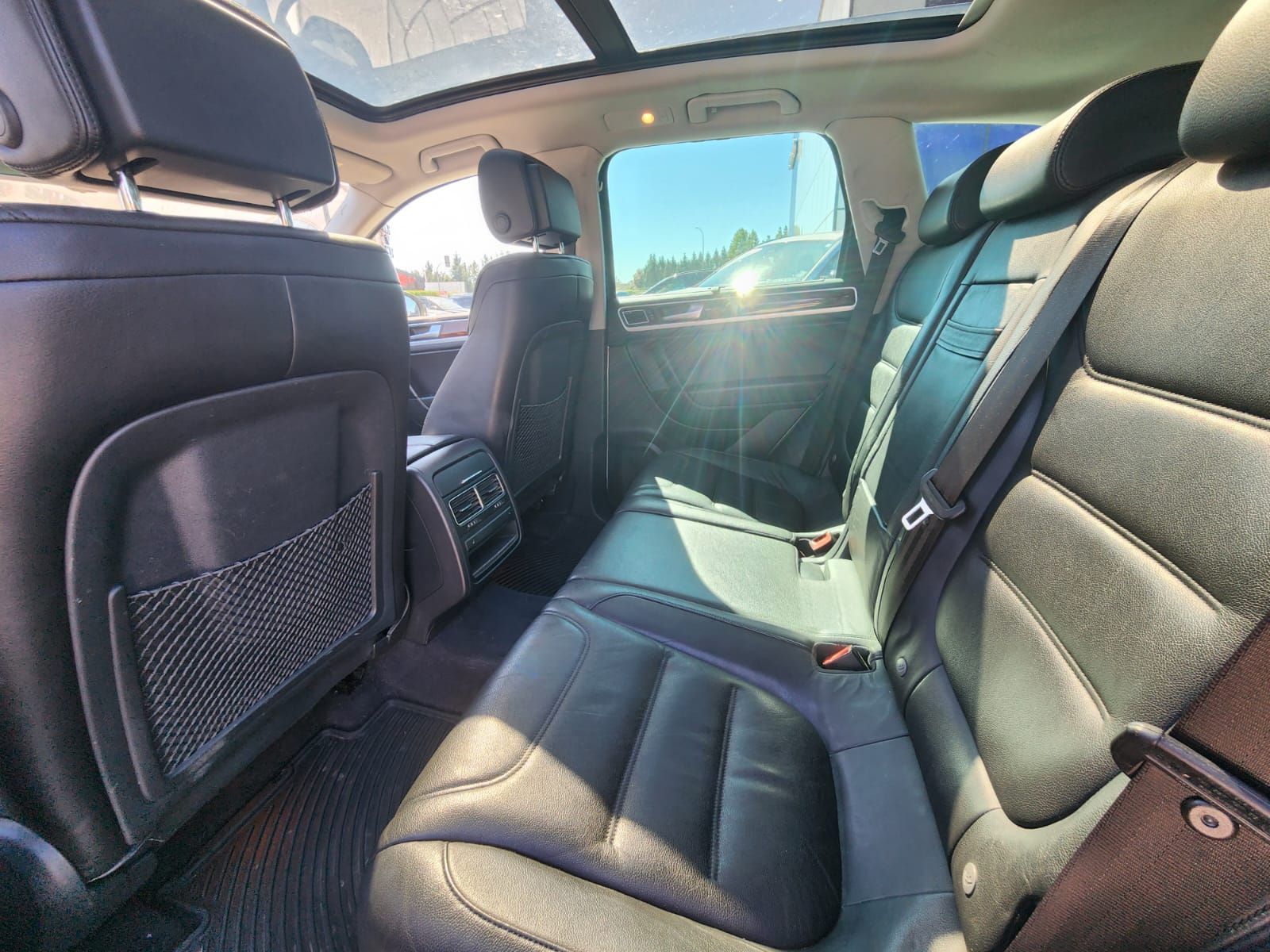 2012 Volkswagen Touareg in Richmond, British Columbia