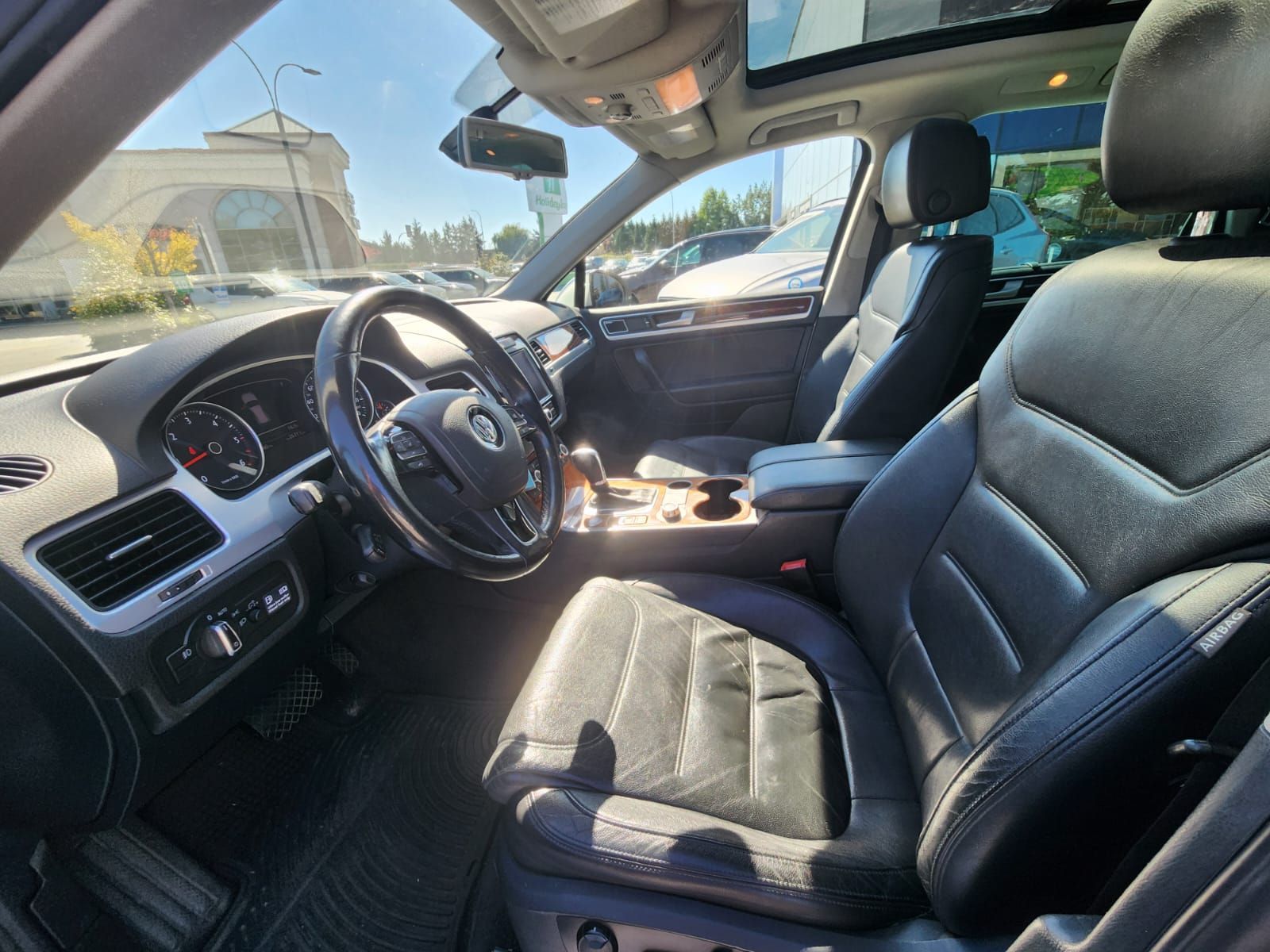 2012 Volkswagen Touareg in Richmond, British Columbia