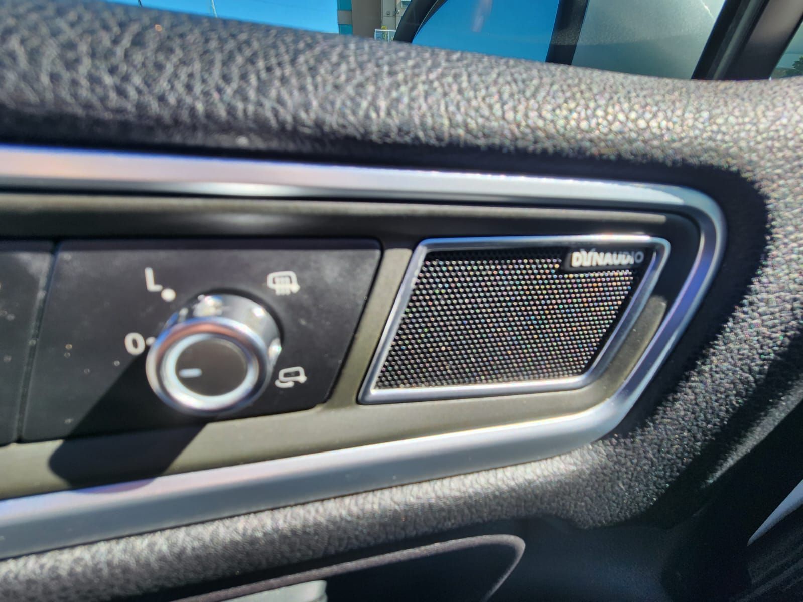 2012 Volkswagen Touareg in Richmond, British Columbia