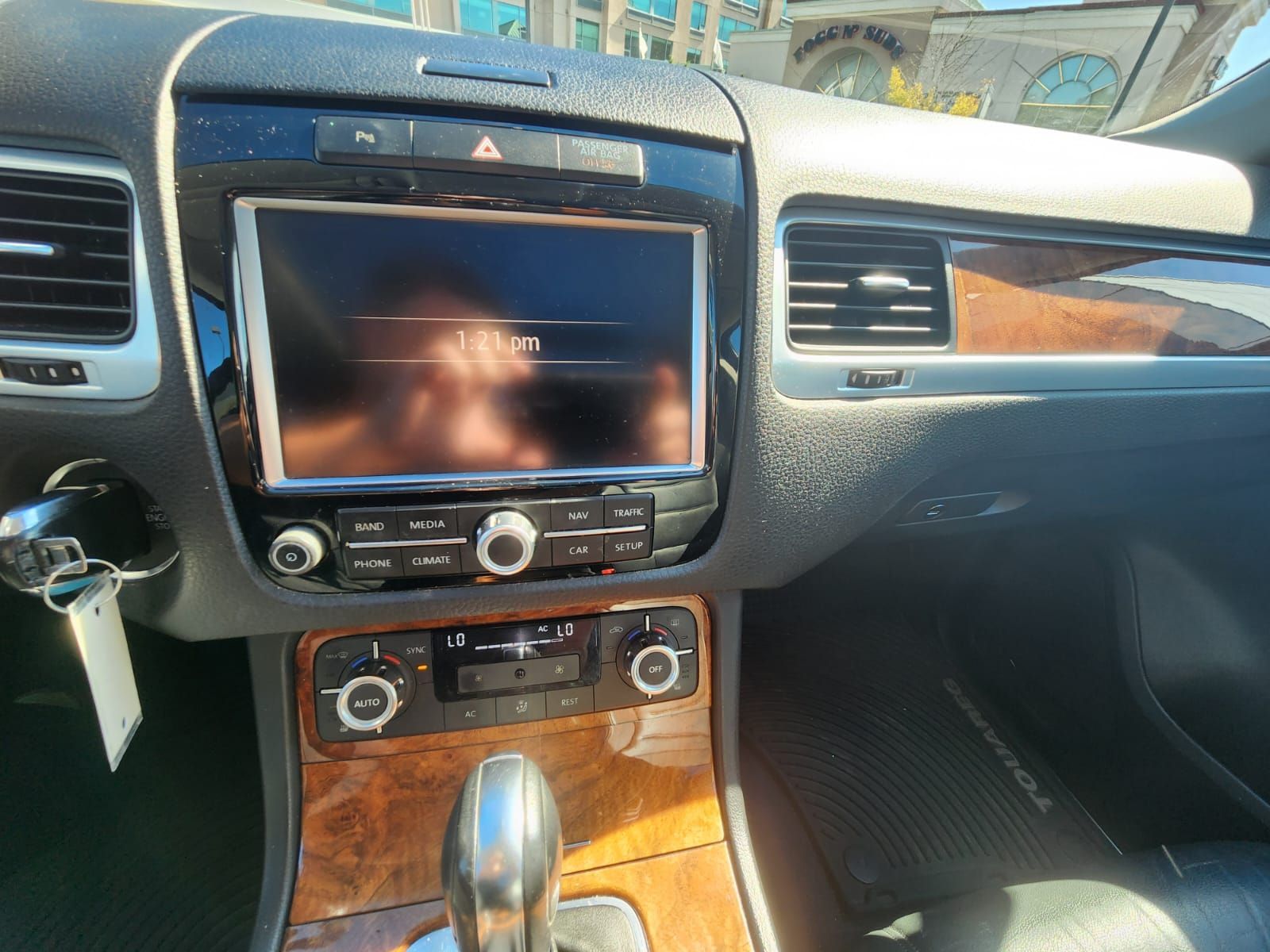 2012 Volkswagen Touareg in Richmond, British Columbia