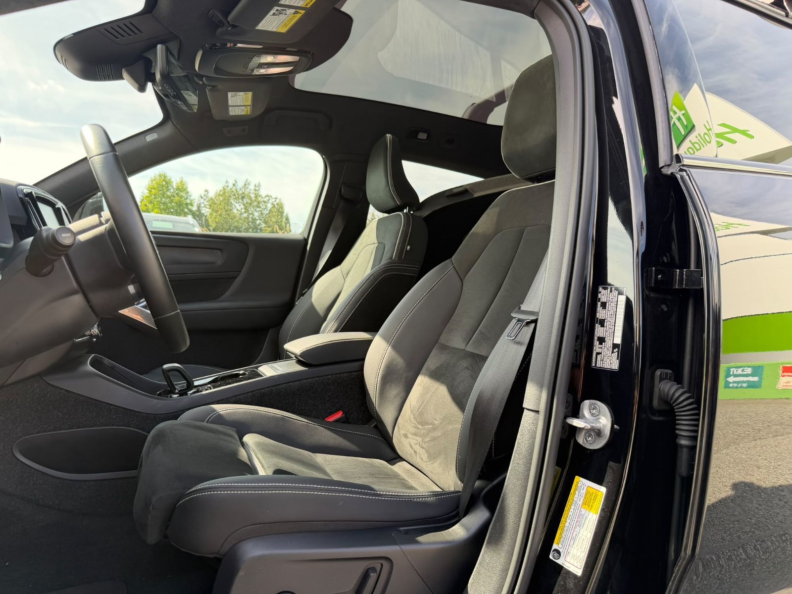 2025 Volvo EC40 in Richmond, British Columbia