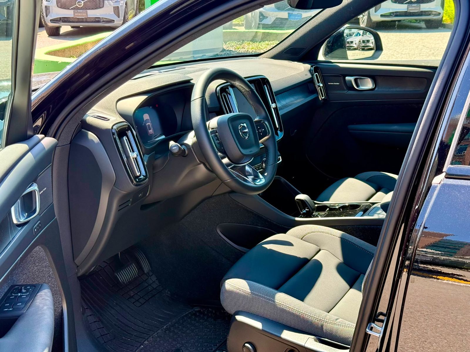 2025 Volvo EX40 in Richmond, British Columbia