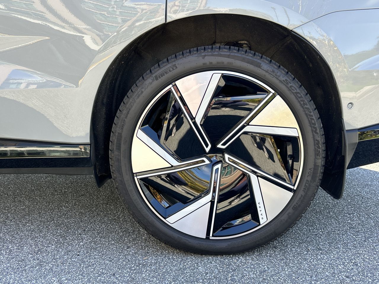 2025 Volvo EX90 in Richmond, British Columbia