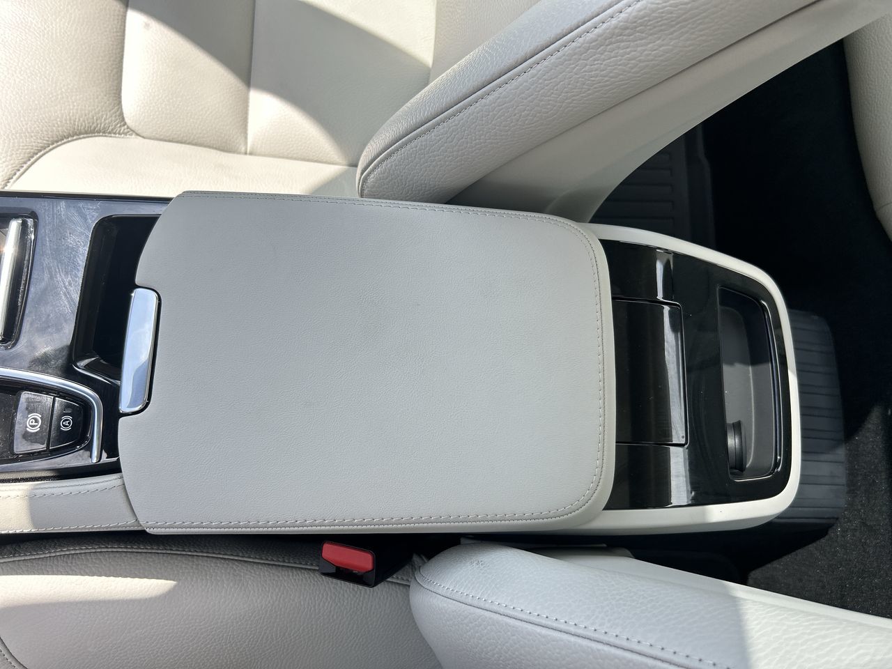 2025 Volvo S60 Plug-In Hybrid in Richmond, British Columbia