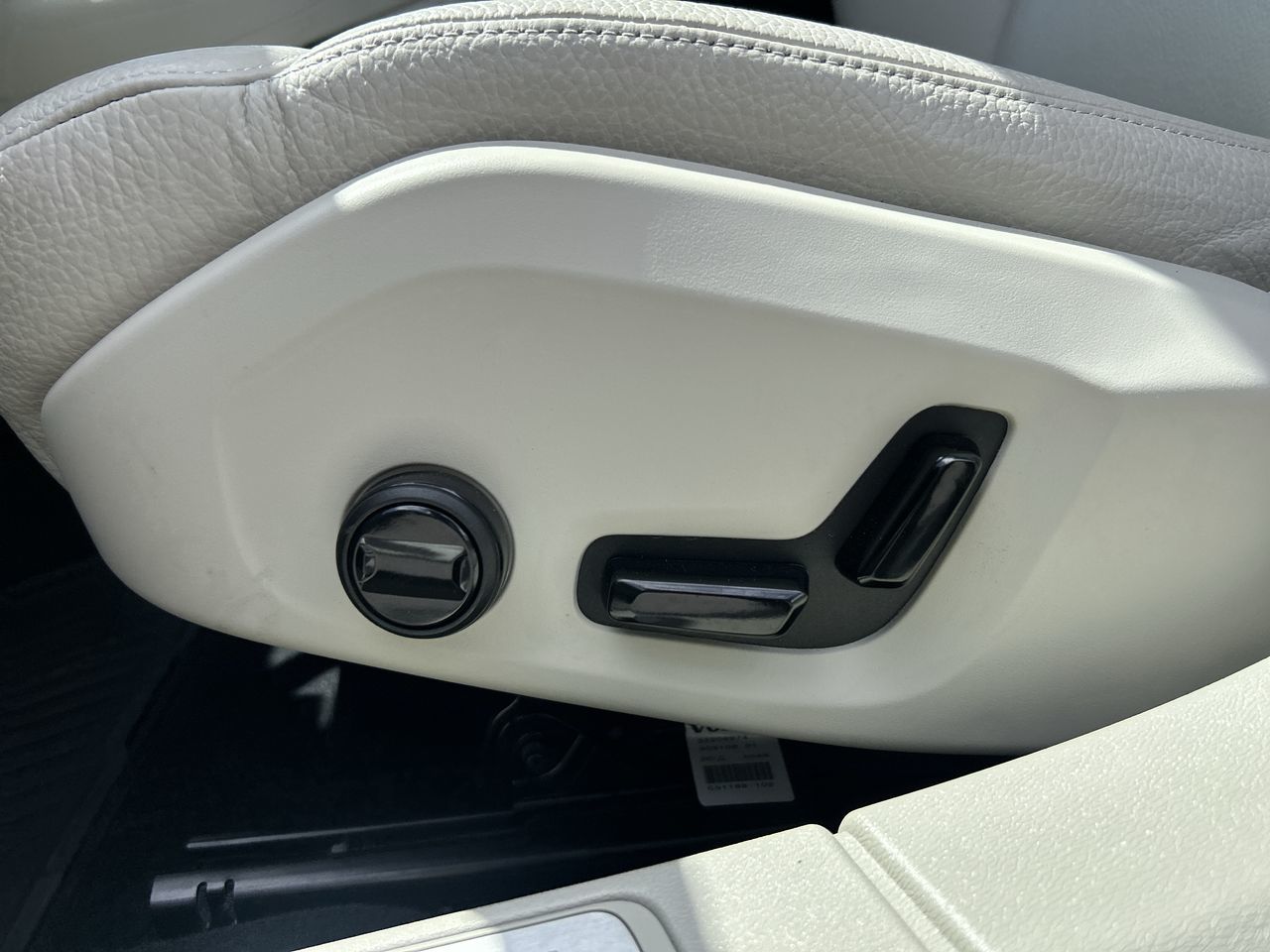 2025 Volvo S60 Plug-In Hybrid in Richmond, British Columbia