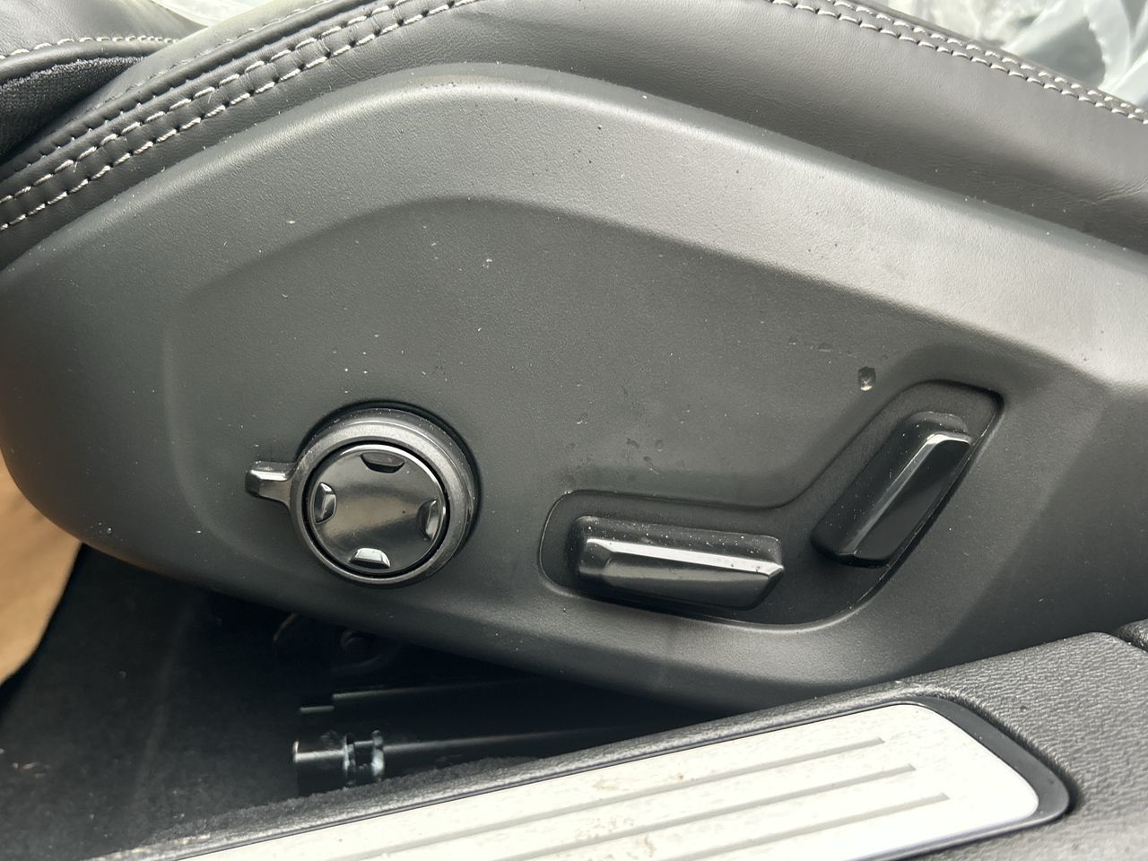 2025 Volvo V60 Cross Country in Richmond, British Columbia