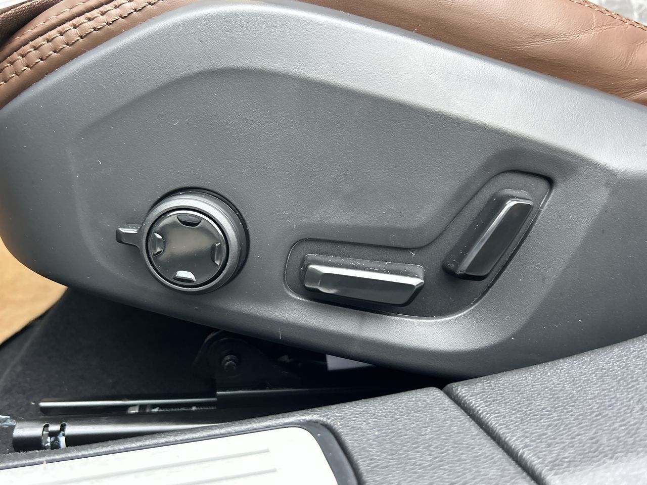 2025 Volvo V60 Cross Country in Richmond, British Columbia