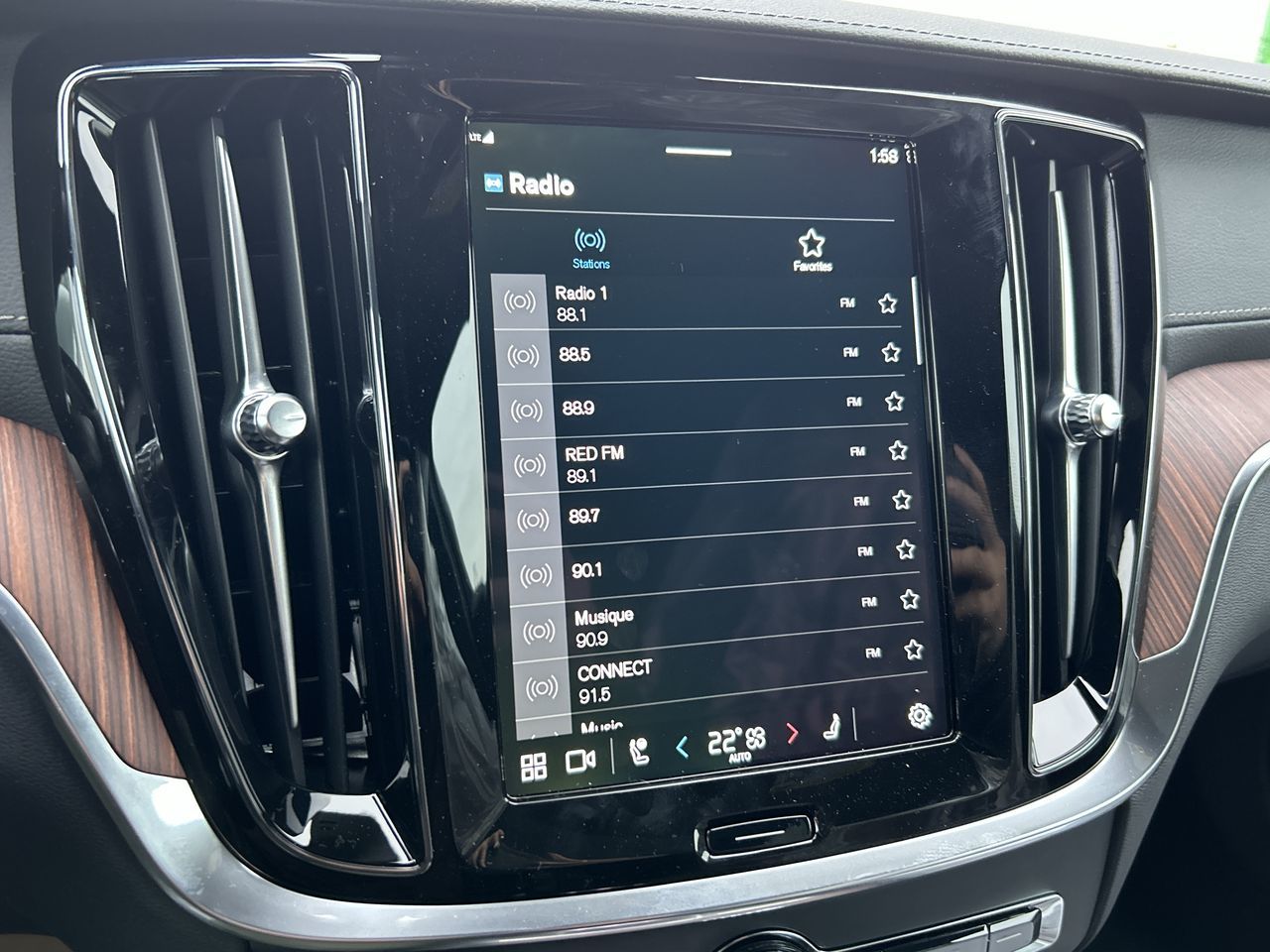 2025 Volvo V60 Cross Country in Richmond, British Columbia