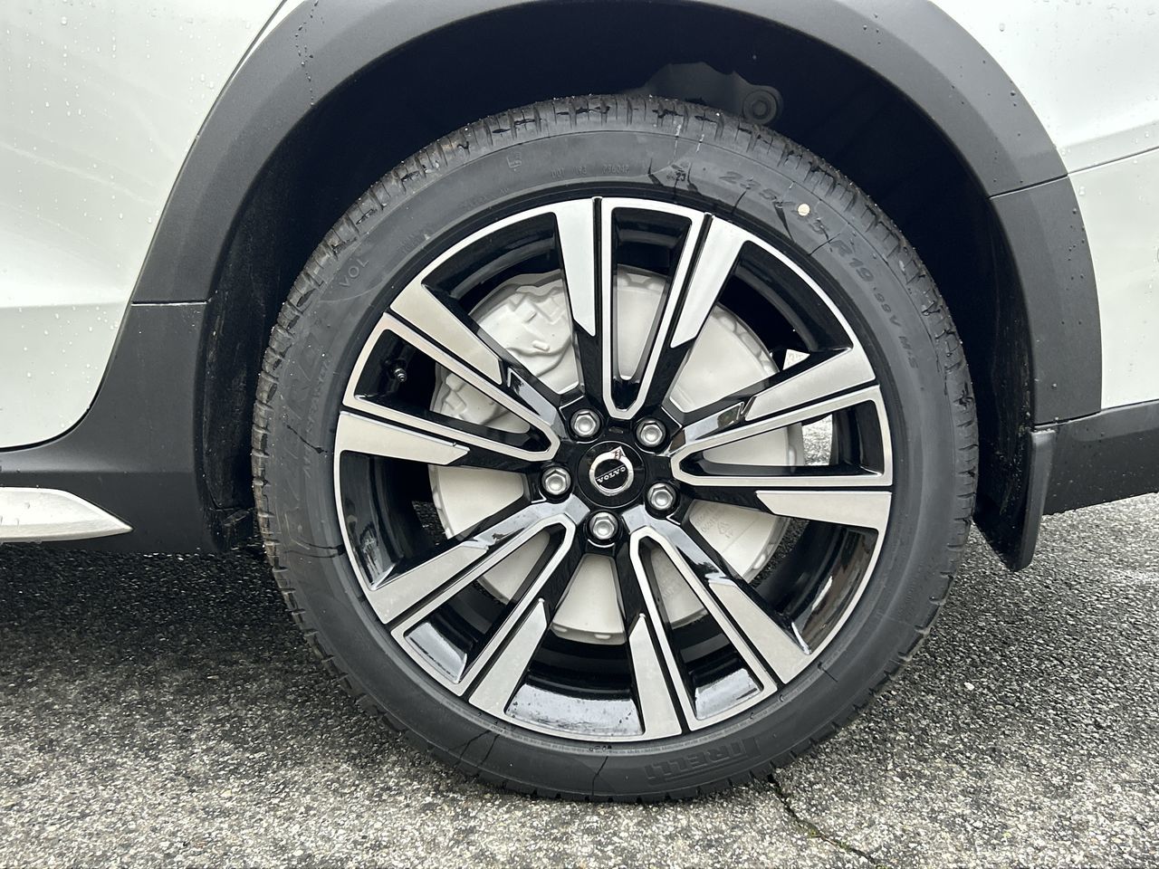 2025 Volvo V60 Cross Country in Richmond, British Columbia