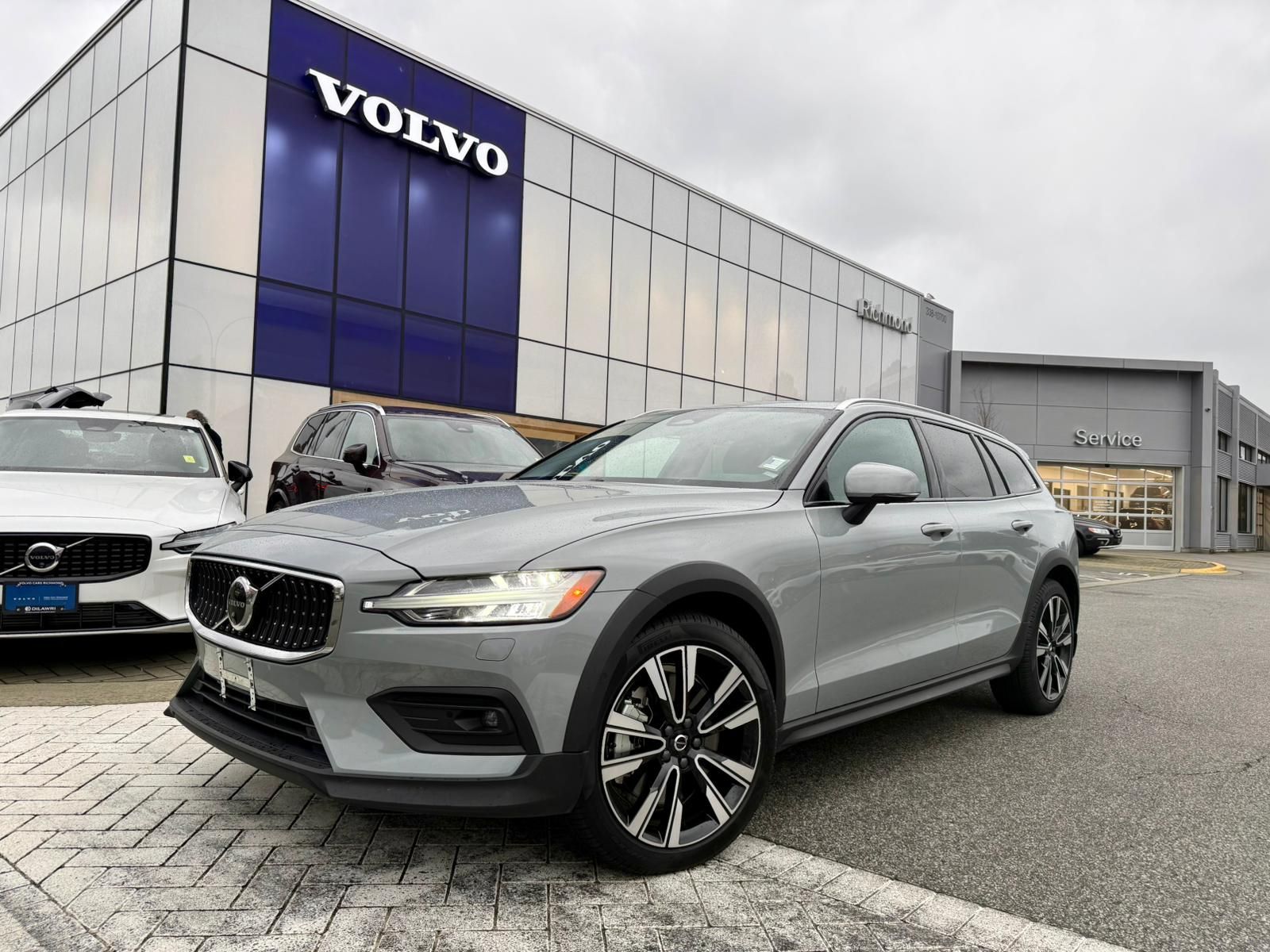 2025 Volvo V60 Cross Country in Richmond, British Columbia