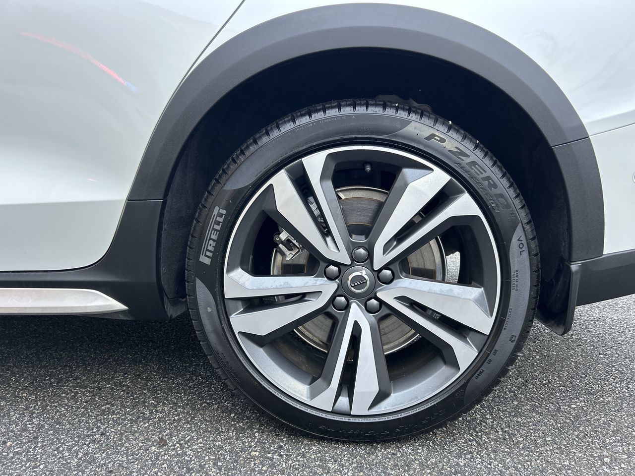 2025 Volvo V60 Cross Country in Richmond, British Columbia