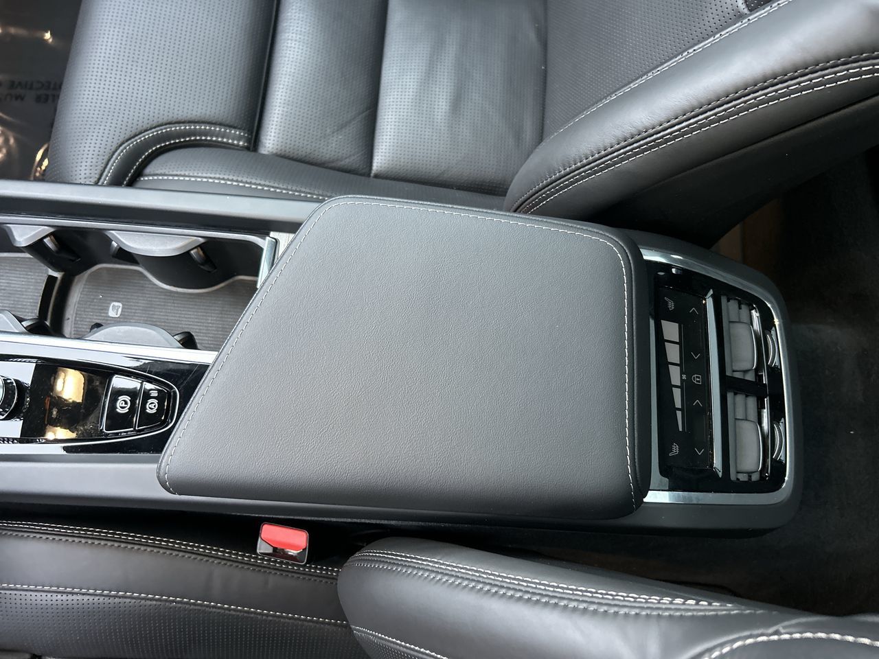 2025 Volvo V60 Cross Country in Richmond, British Columbia