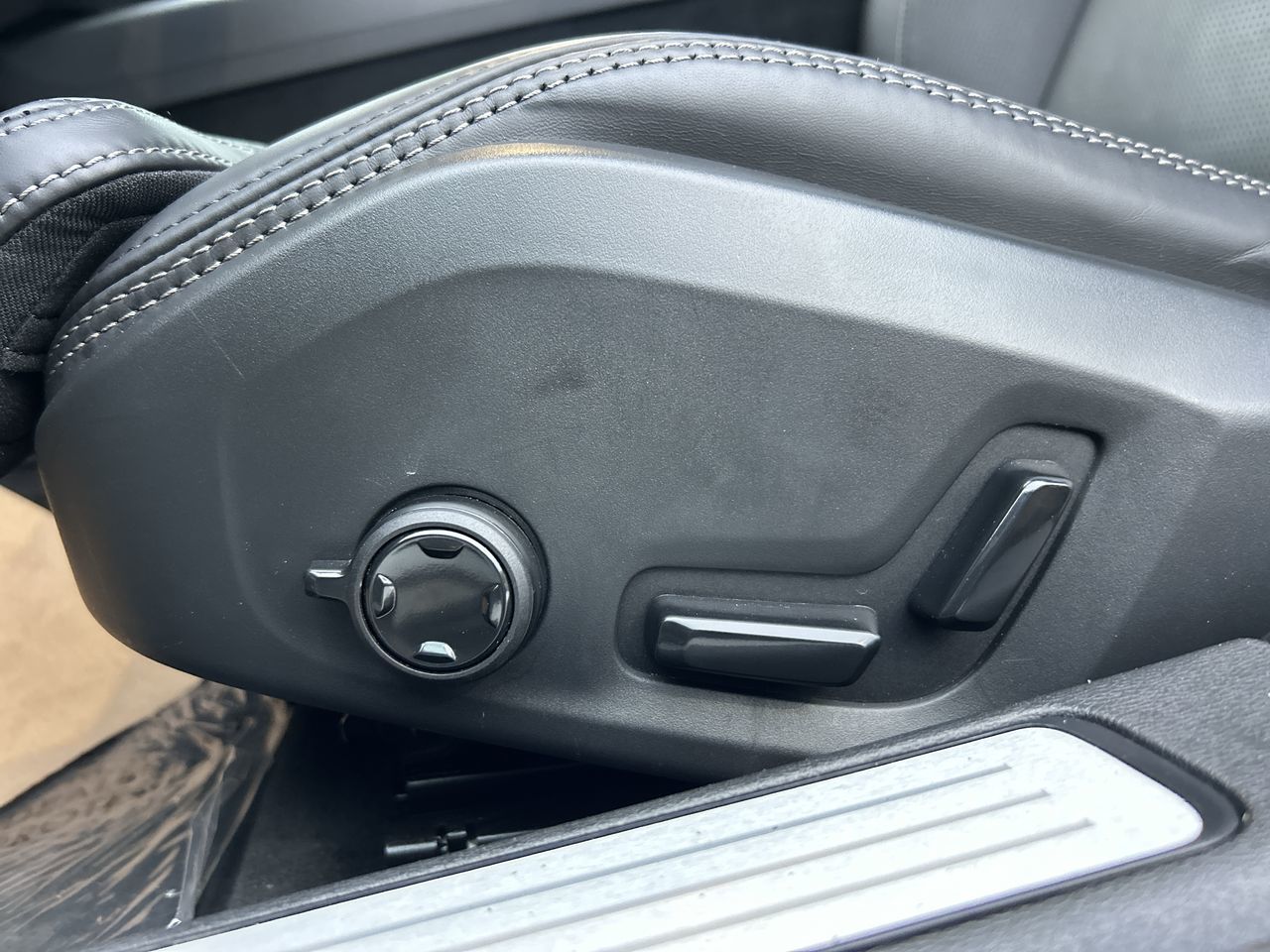 2025 Volvo V60 Cross Country in Richmond, British Columbia