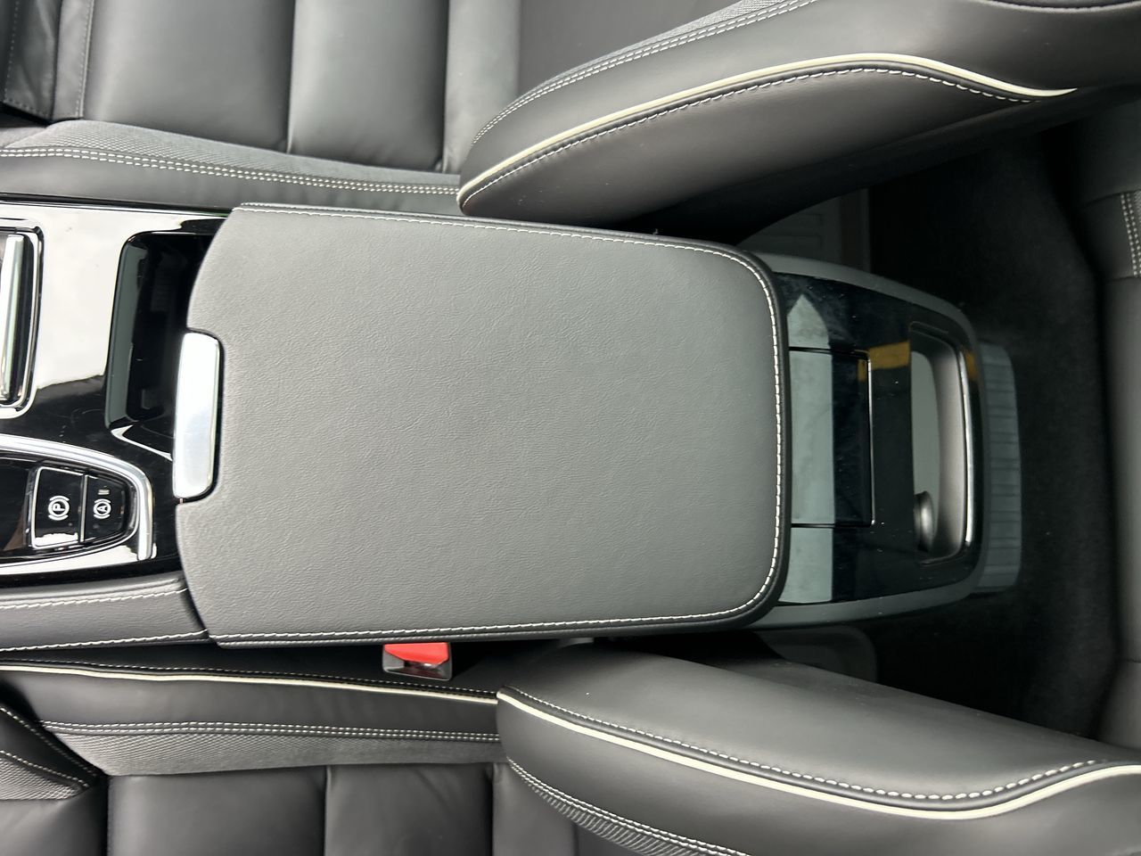 Volvo V60 Plug-In Hybrid  2025 à Richmond, Colombie-Britannique