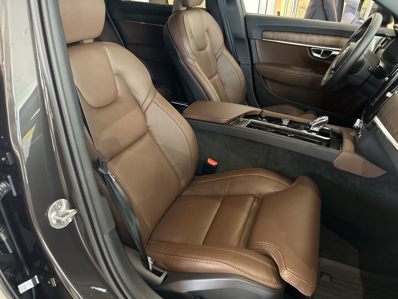 2025 Volvo V90 Cross Country in Richmond, British Columbia