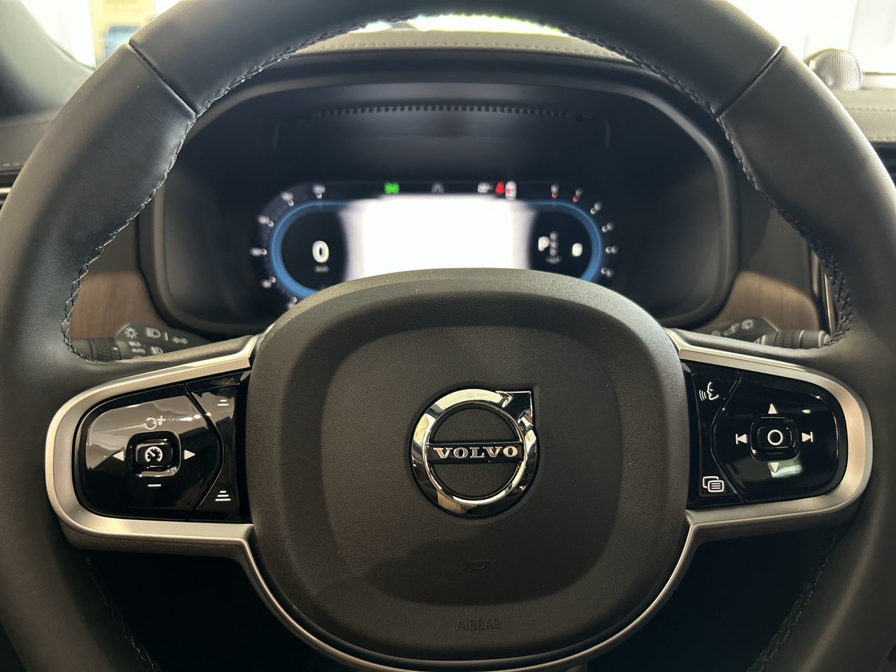 2025 Volvo V90 Cross Country in Richmond, British Columbia