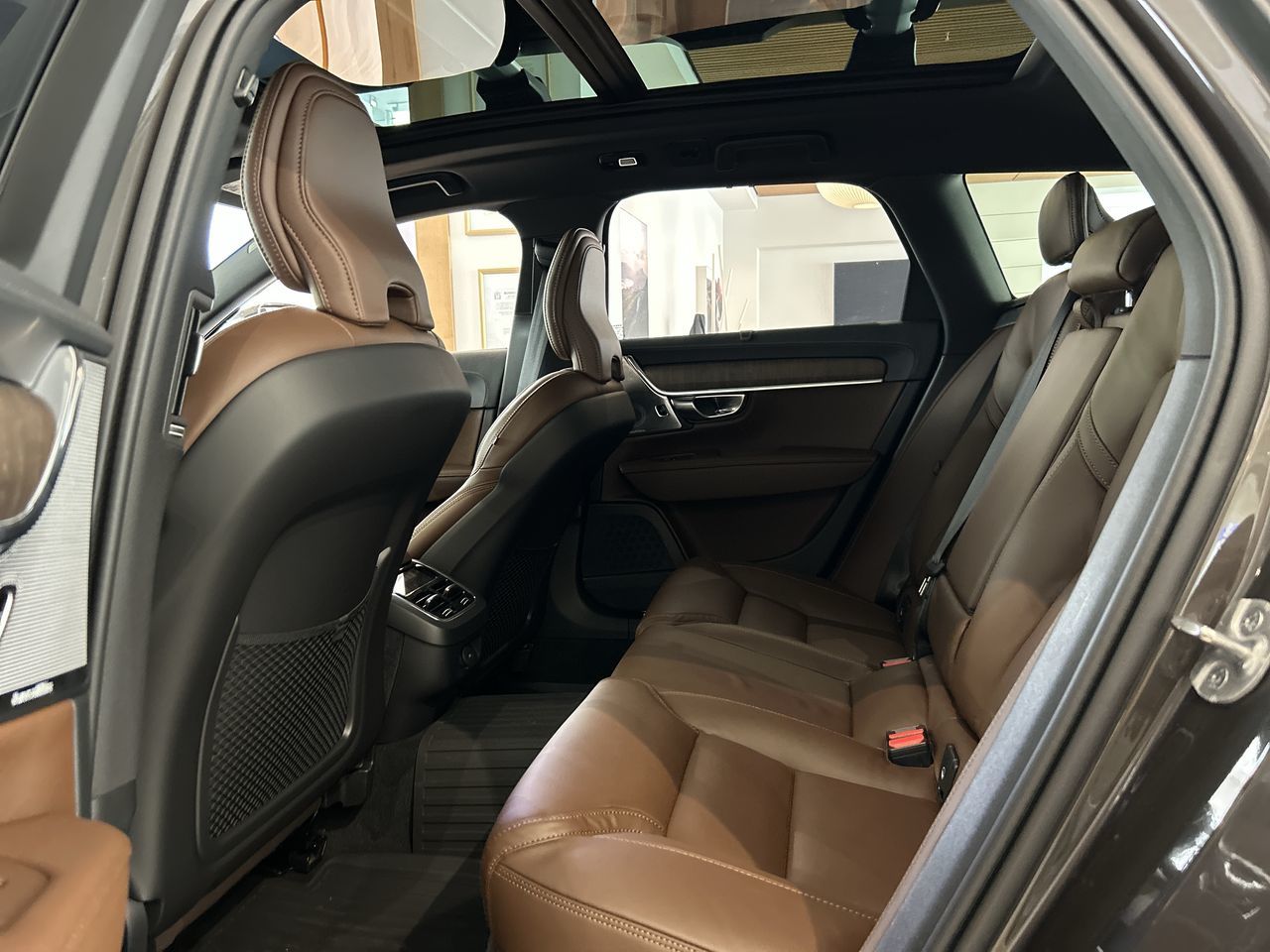 2025 Volvo V90 Cross Country in Richmond, British Columbia