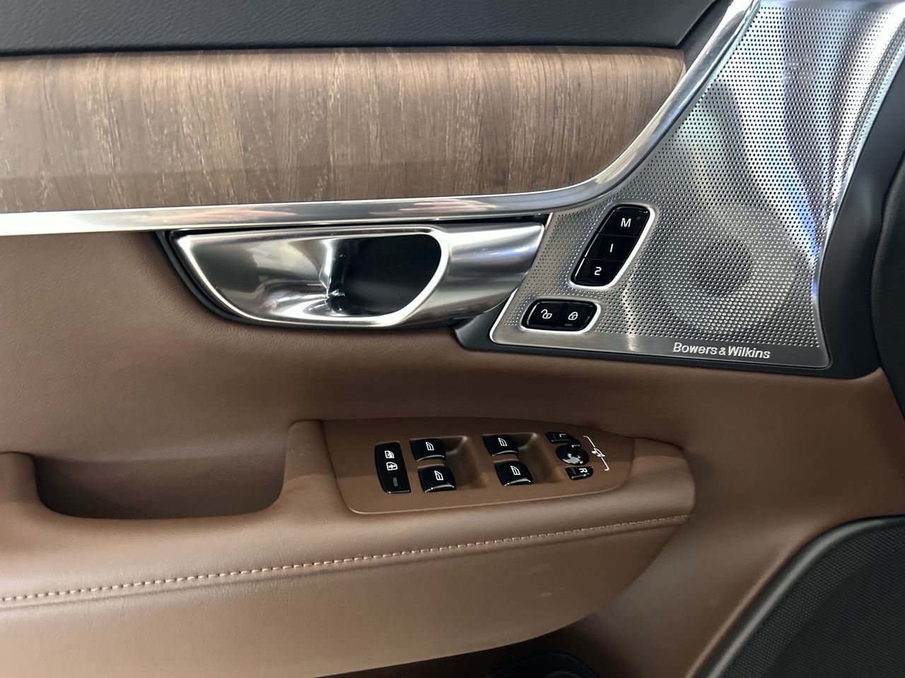 2025 Volvo V90 Cross Country in Richmond, British Columbia