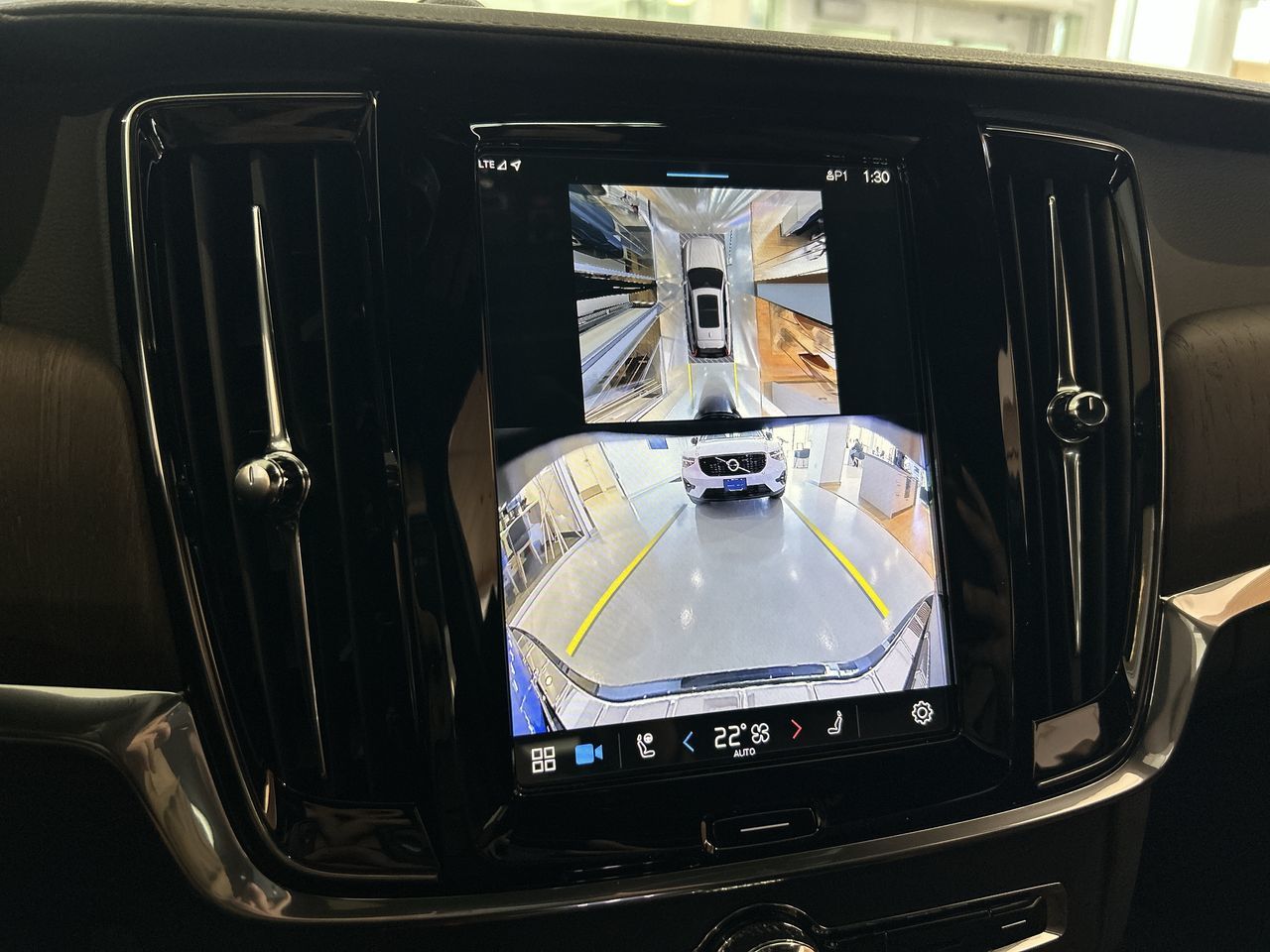 2025 Volvo V90 Cross Country in Richmond, British Columbia