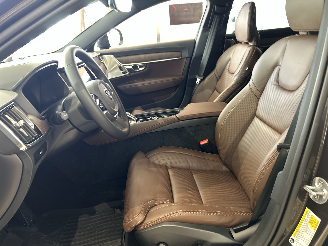 2025 Volvo V90 Cross Country in Richmond, British Columbia
