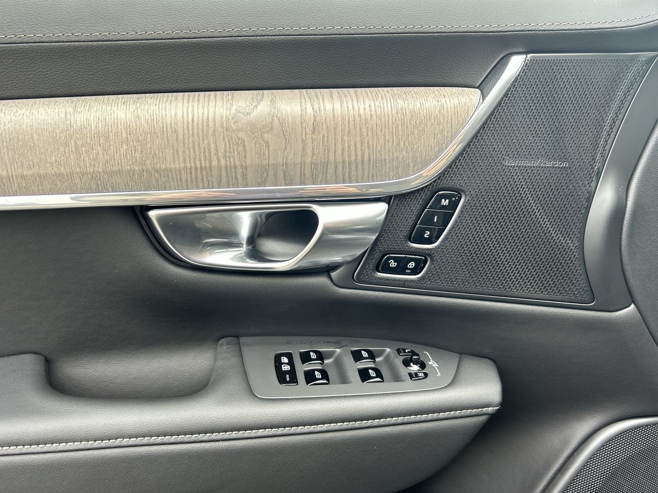 2026 Volvo V90 Cross Country in Richmond, British Columbia