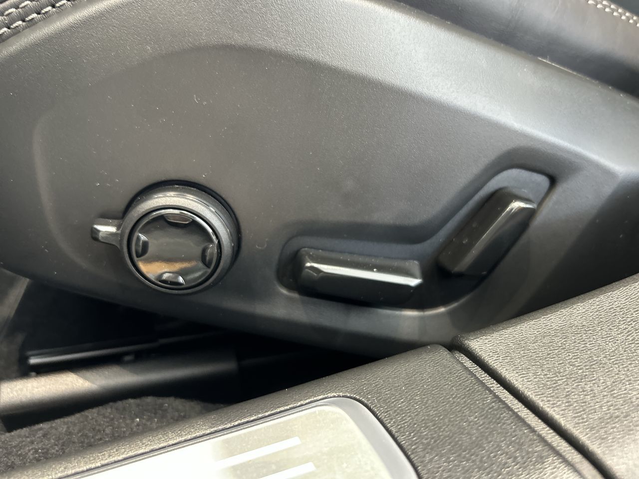 2026 Volvo V90 Cross Country in Richmond, British Columbia