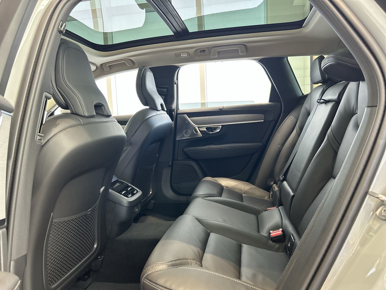 2026 Volvo V90 Cross Country in Richmond, British Columbia