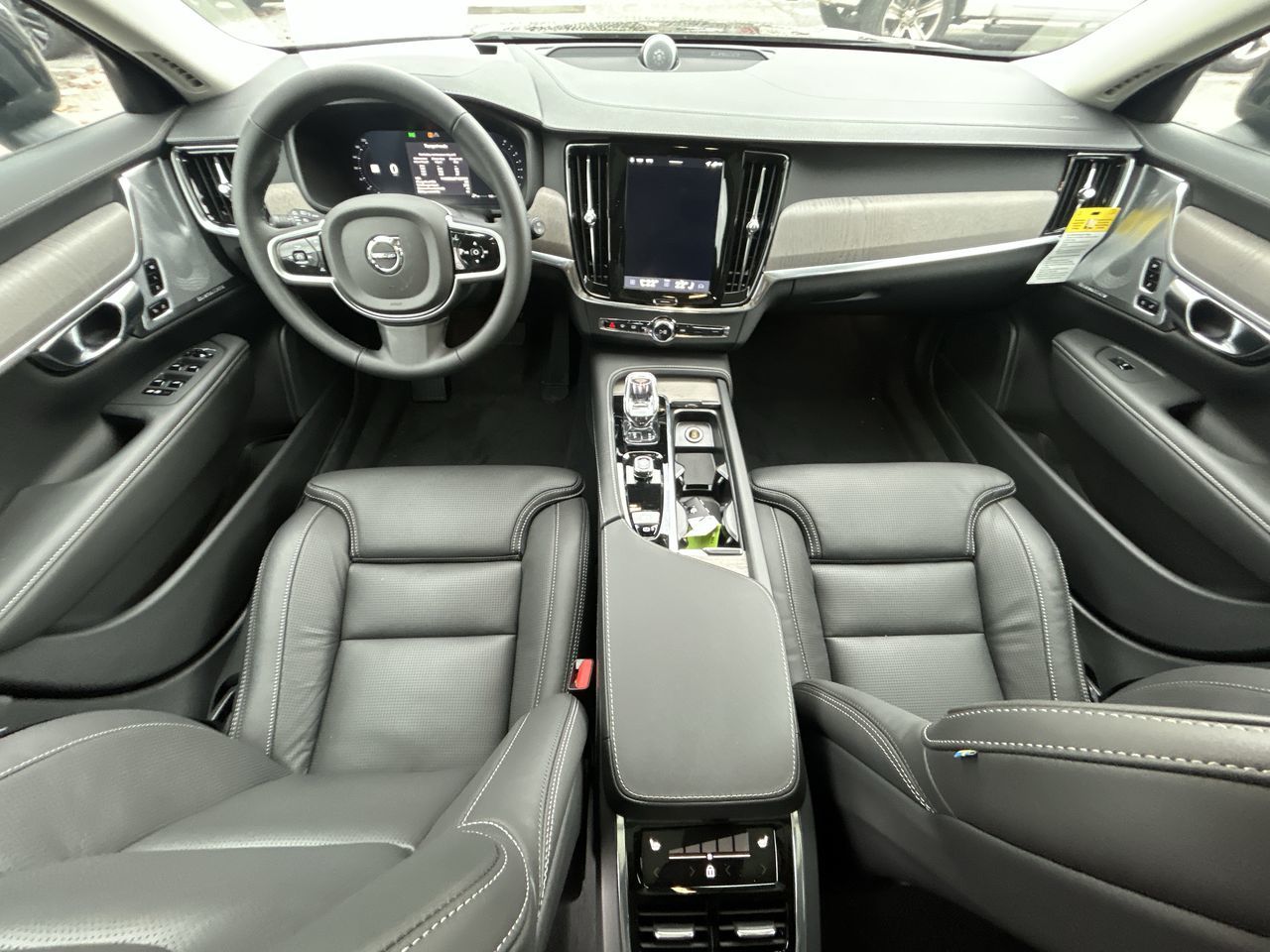 2026 Volvo V90 Cross Country in Richmond, British Columbia