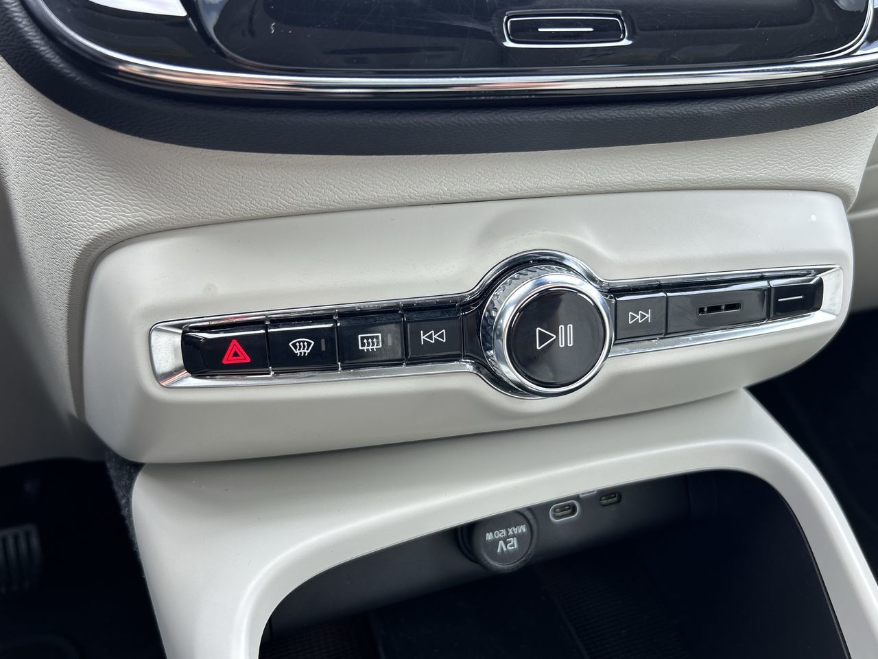 2025 Volvo XC40 in Richmond, British Columbia