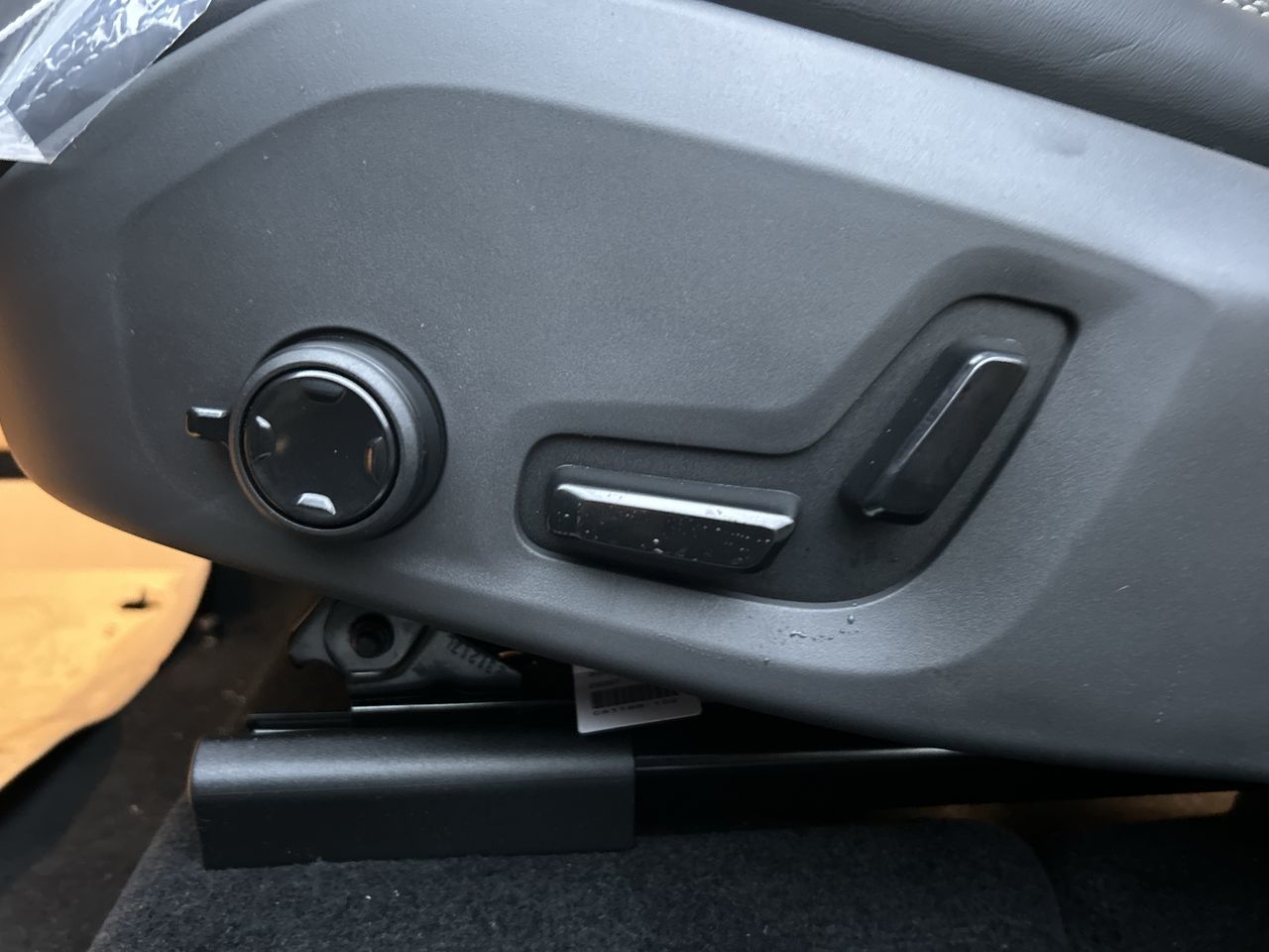 2025 Volvo XC60 Plug-in Hybrid in Richmond, British Columbia