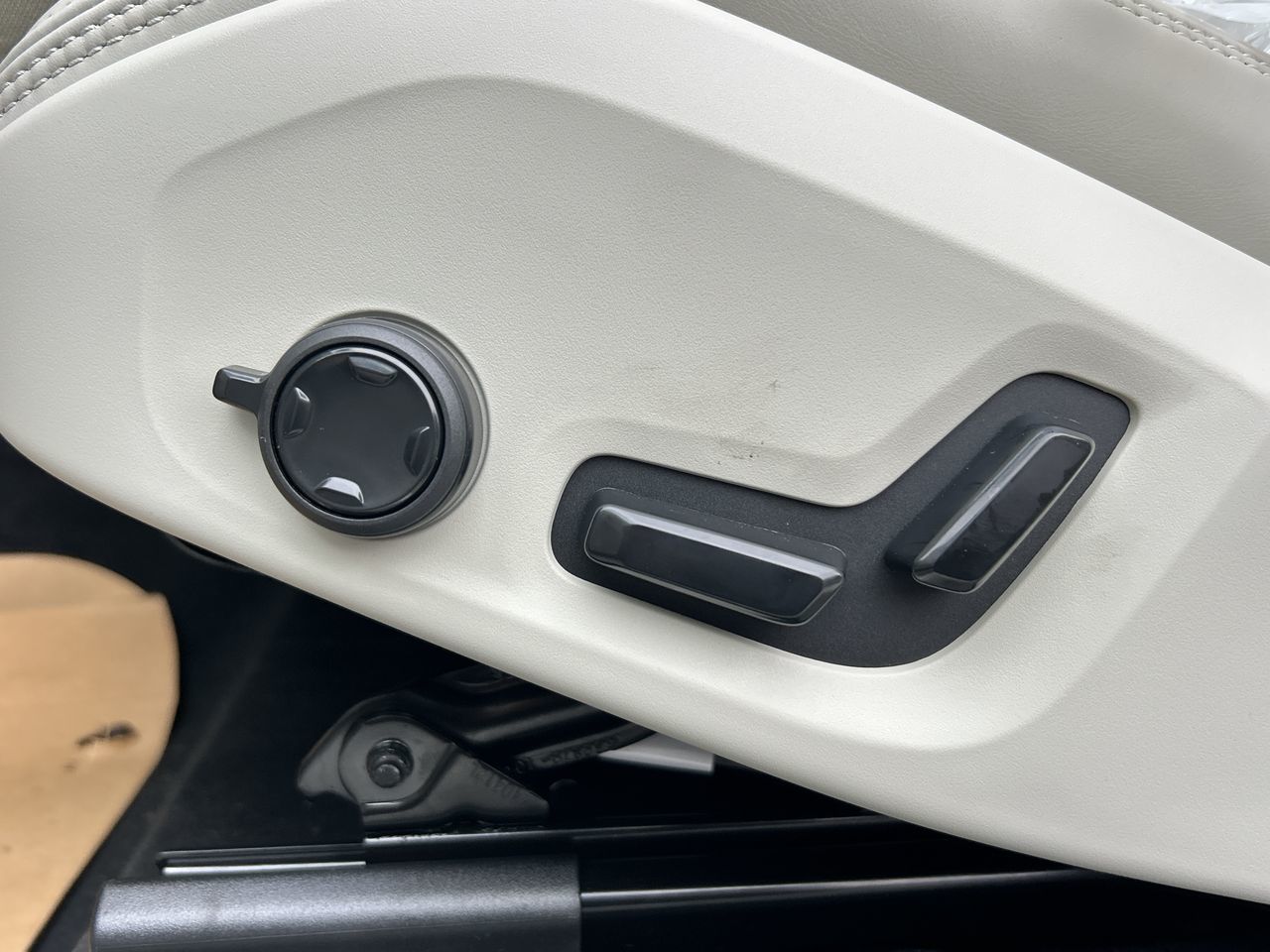 2025 Volvo XC60 Plug-in Hybrid in Richmond, British Columbia