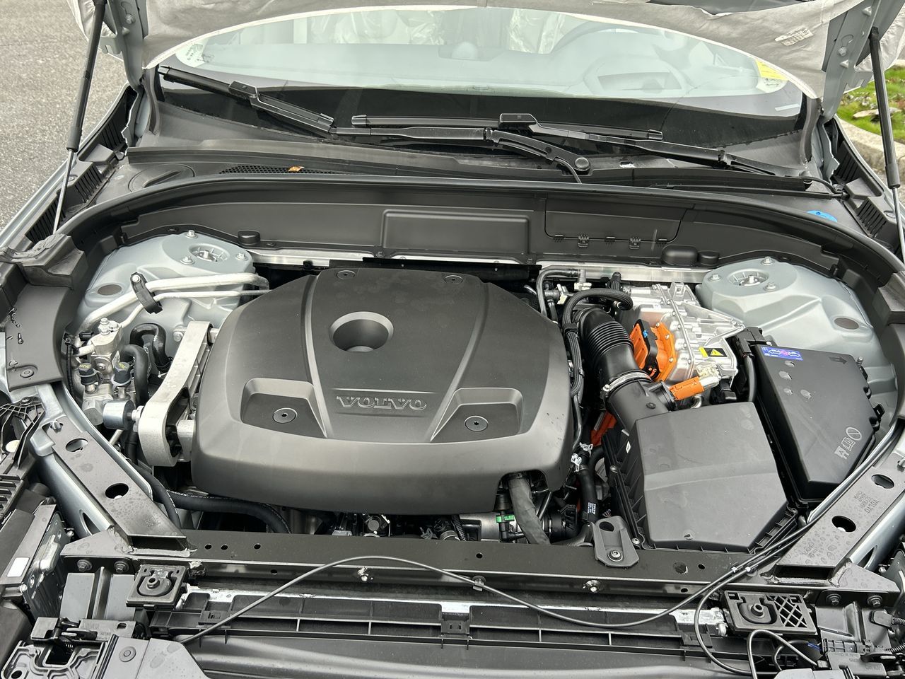 2025 Volvo XC60 Plug-in Hybrid in Richmond, British Columbia