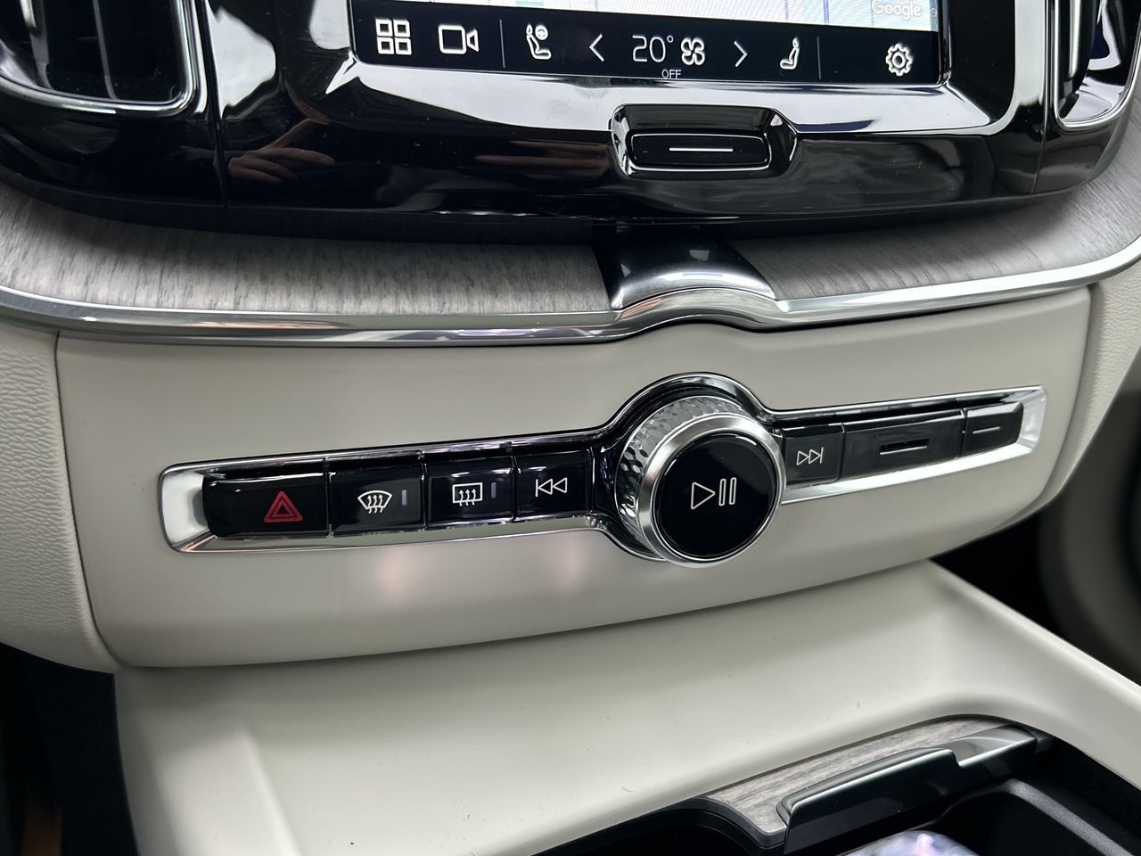 2025 Volvo XC60 Plug-in Hybrid in Richmond, British Columbia