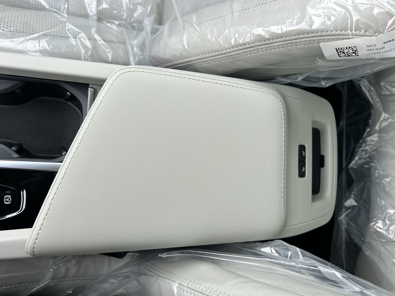 2025 Volvo XC60 Plug-in Hybrid in Richmond, British Columbia