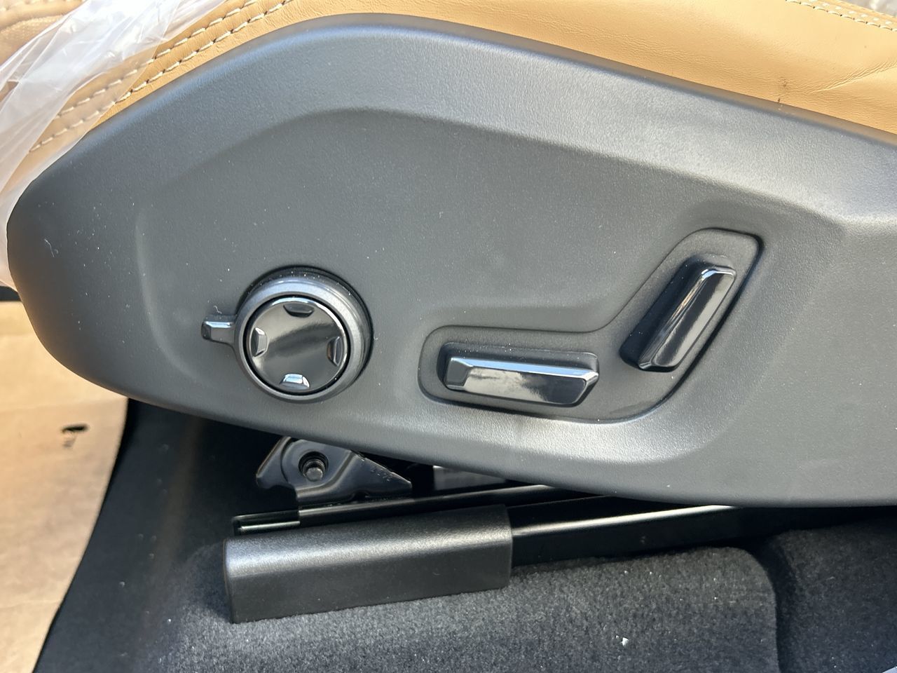 2025 Volvo XC60 Plug-in Hybrid in Richmond, British Columbia