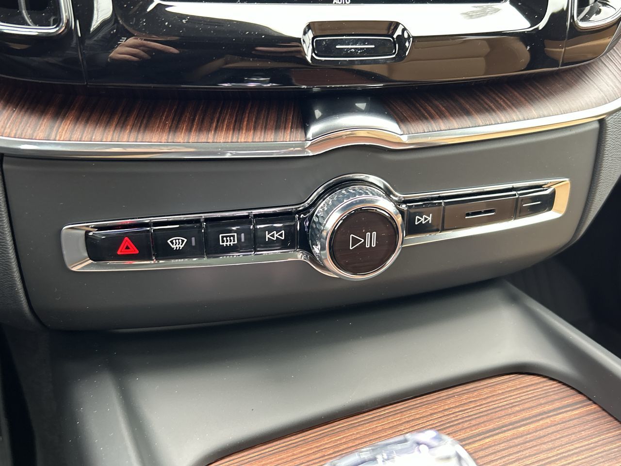 2025 Volvo XC60 Plug-in Hybrid in Richmond, British Columbia