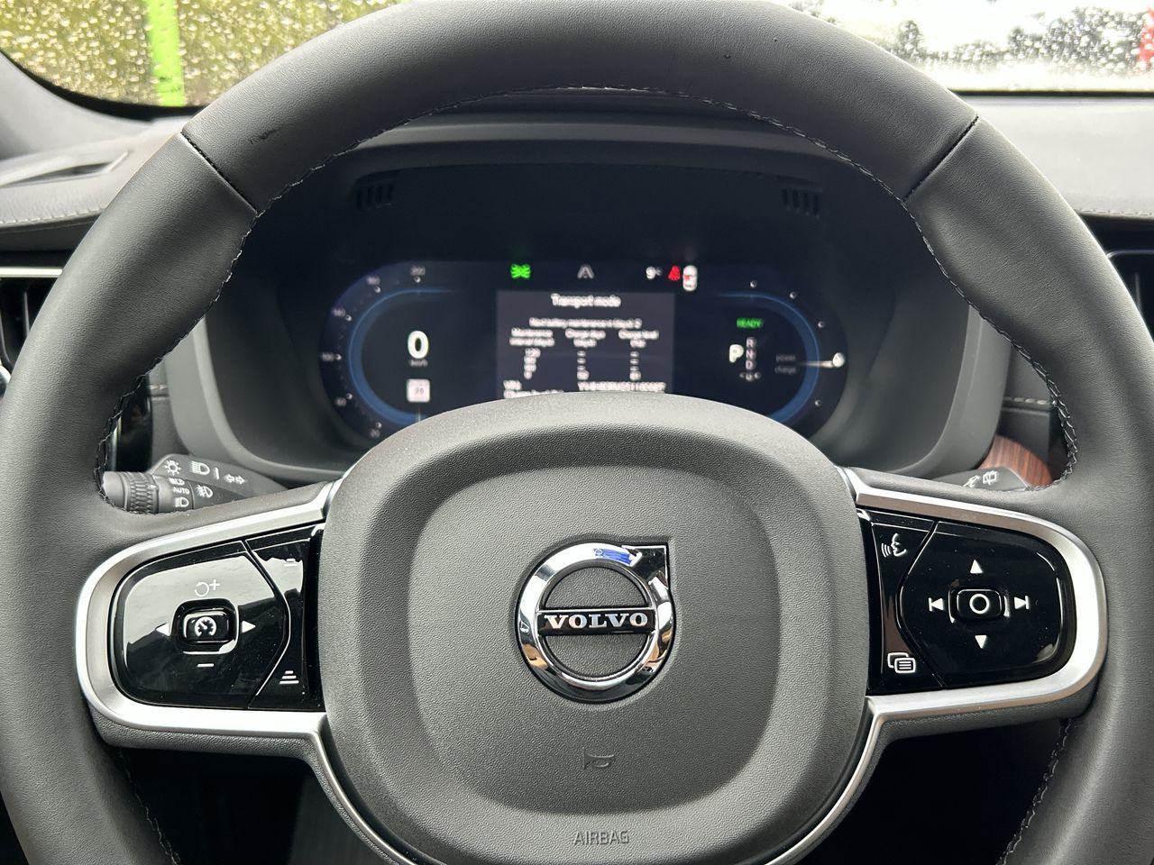 2025 Volvo XC60 Plug-in Hybrid in Richmond, British Columbia