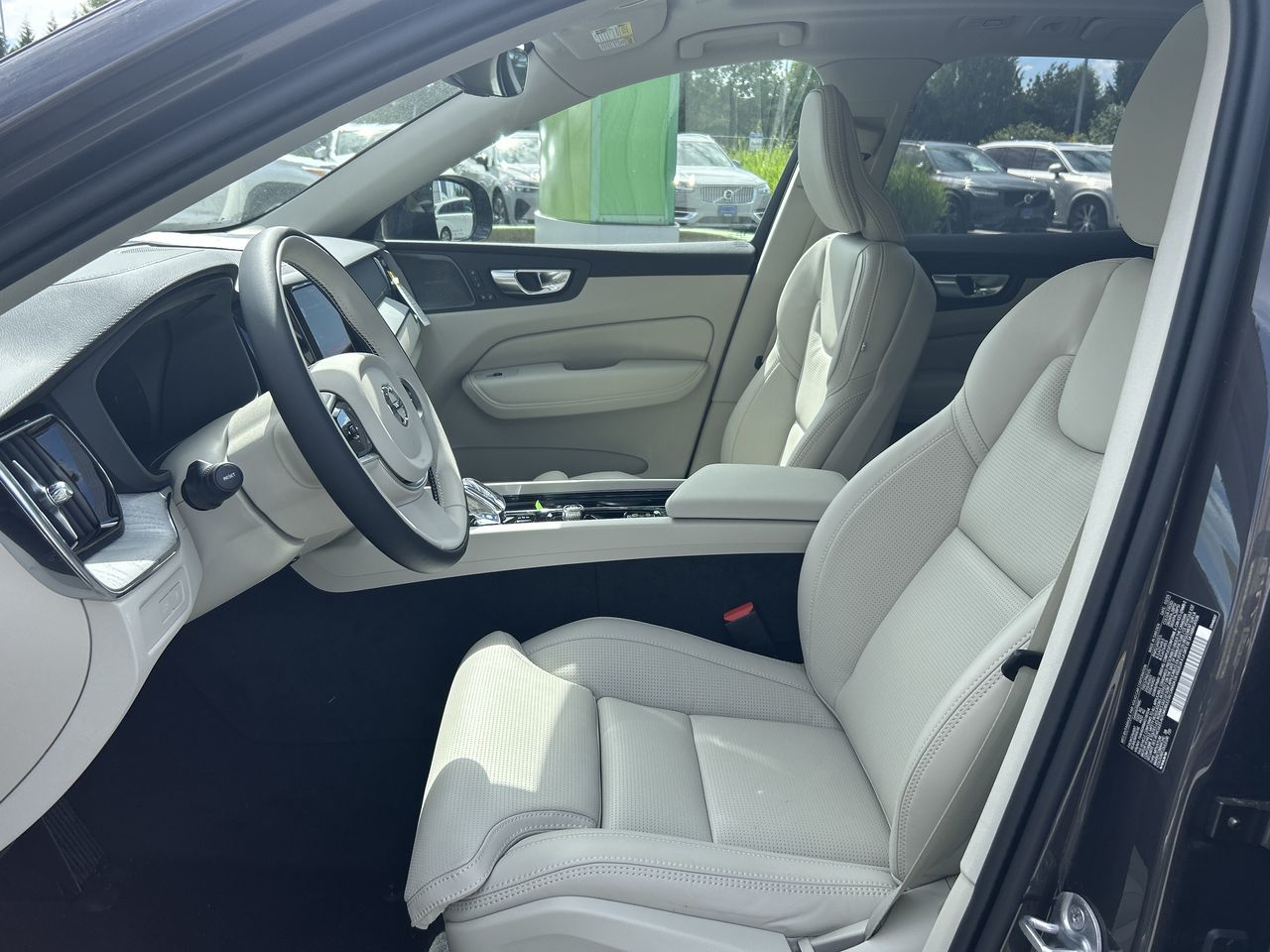 2025 Volvo XC60 Plug-in Hybrid in Richmond, British Columbia