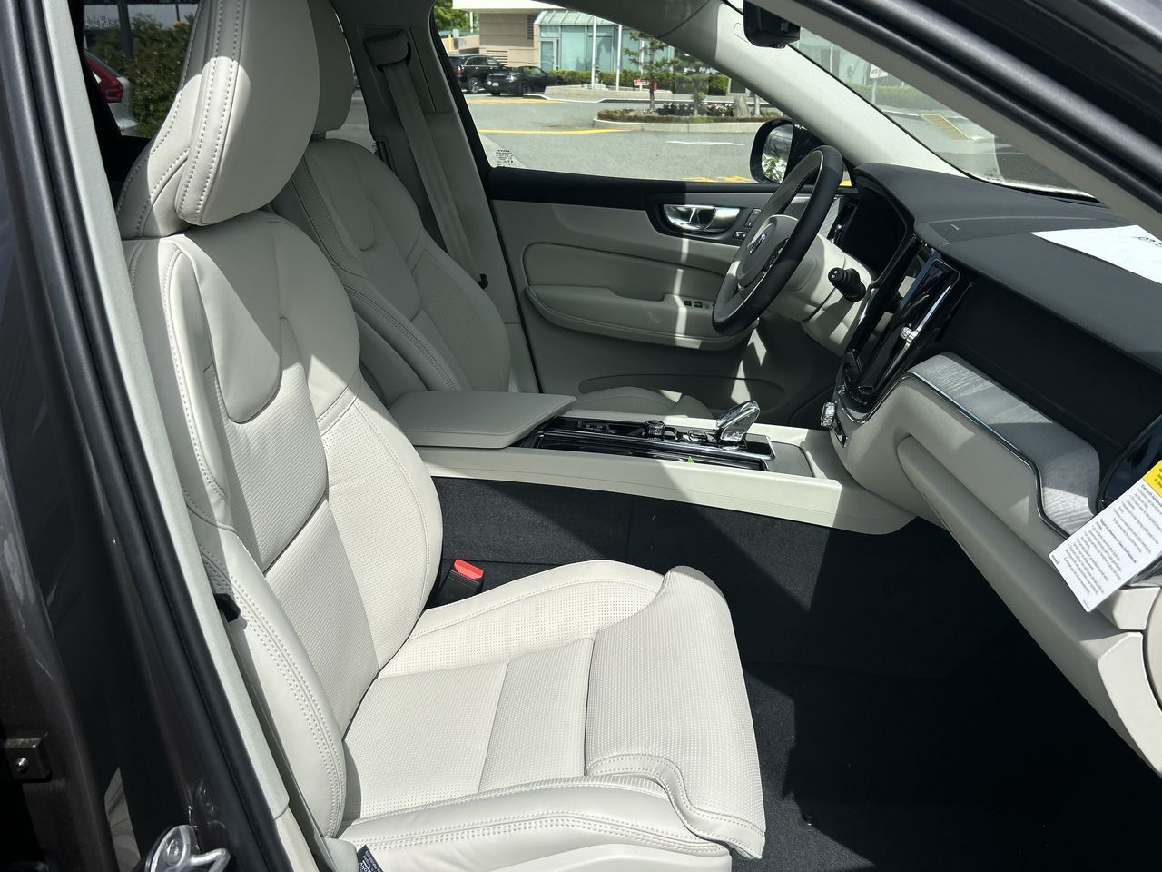 2025 Volvo XC60 Plug-in Hybrid in Richmond, British Columbia