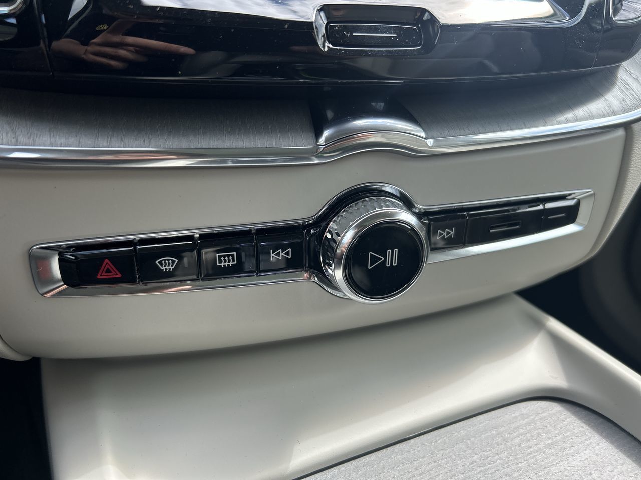 2025 Volvo XC60 Plug-in Hybrid in Richmond, British Columbia