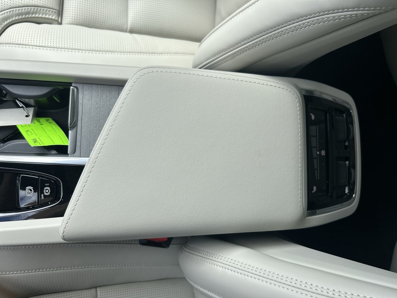 2025 Volvo XC60 Plug-in Hybrid in Richmond, British Columbia