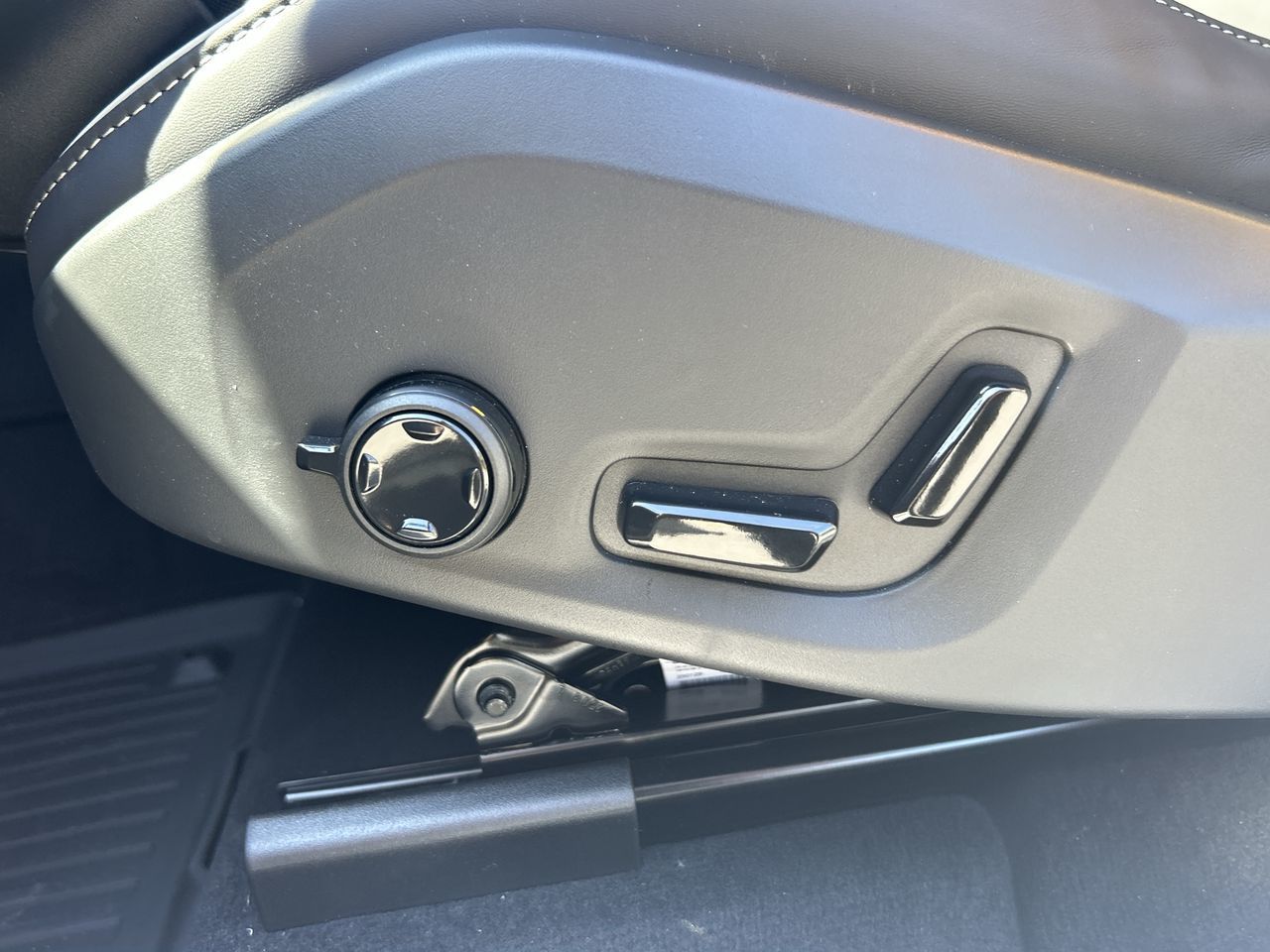 2025 Volvo XC60 Plug-in Hybrid in Richmond, British Columbia