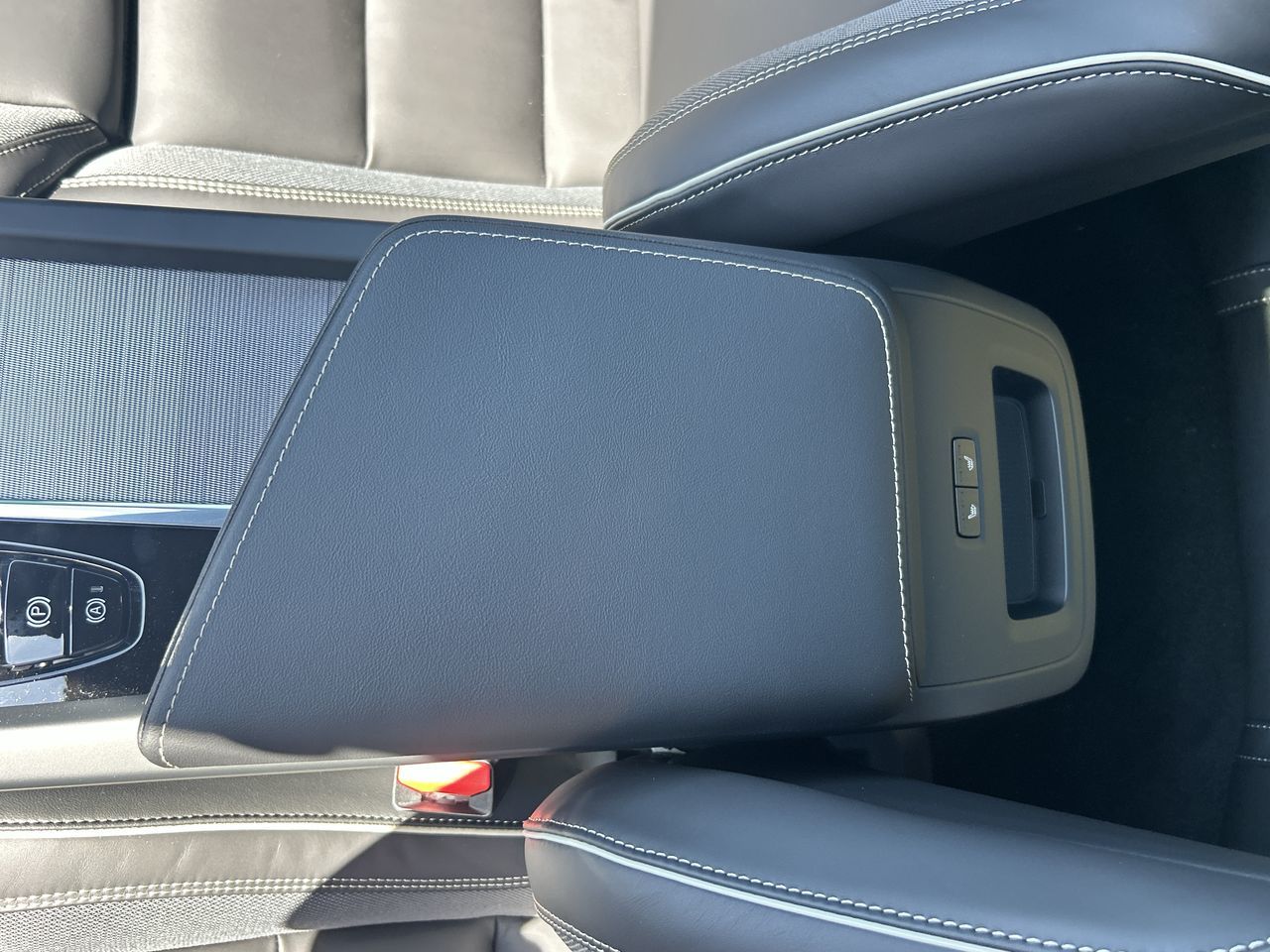 2025 Volvo XC60 Plug-in Hybrid in Richmond, British Columbia