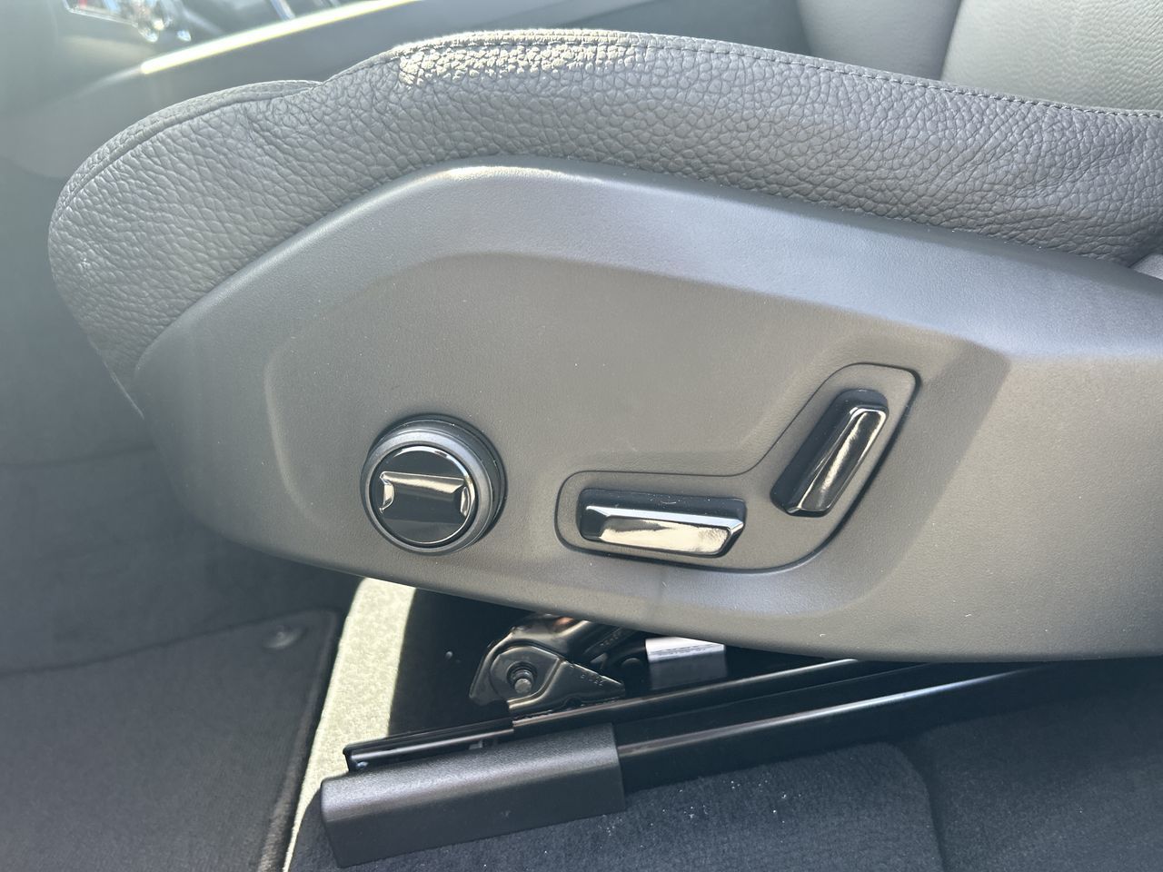 2025 Volvo XC60 Plug-in Hybrid in Richmond, British Columbia