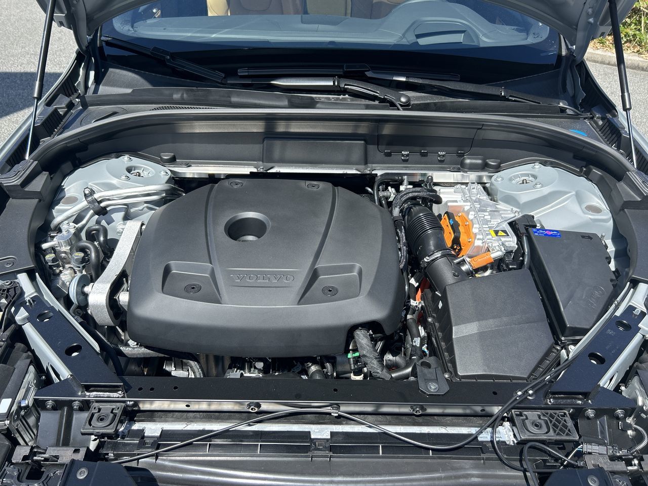 2025 Volvo XC60 Plug-in Hybrid in Richmond, British Columbia
