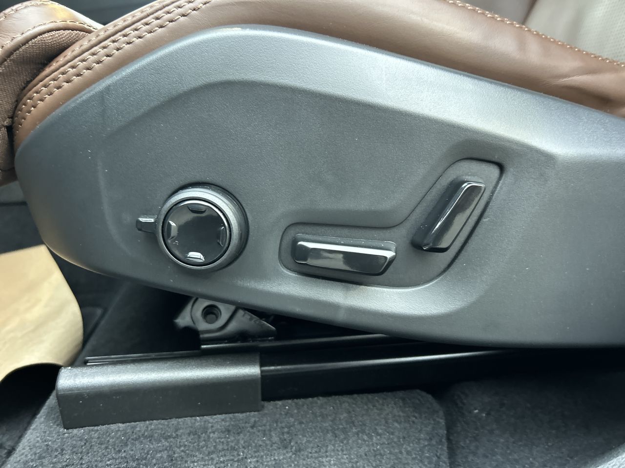 2025 Volvo XC60 Plug-In Hybrid in Richmond, British Columbia