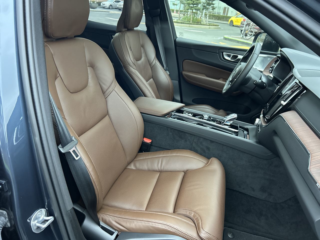 2025 Volvo XC60 Plug-In Hybrid in Richmond, British Columbia