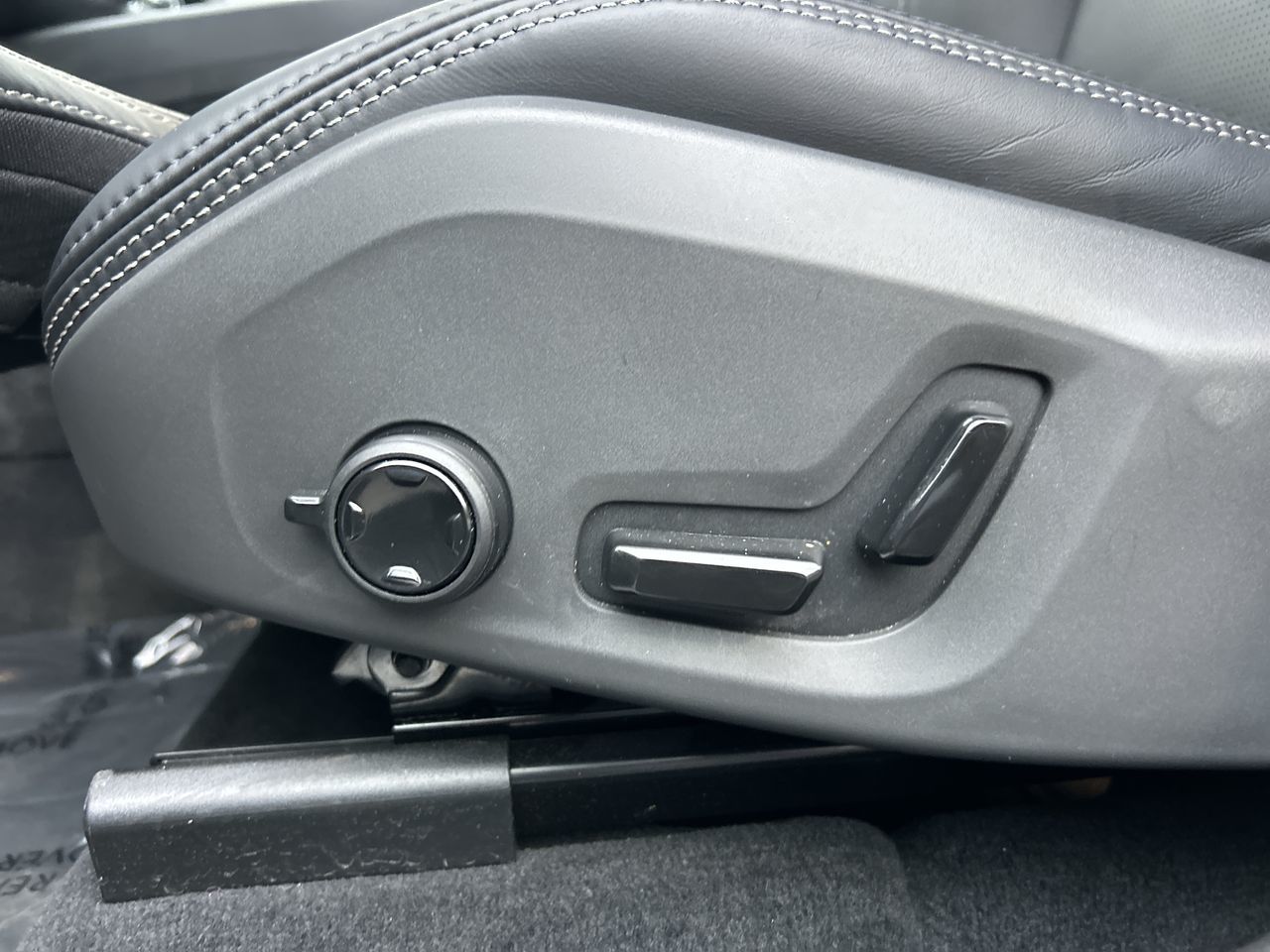 2025 Volvo XC60 Plug-In Hybrid in Richmond, British Columbia